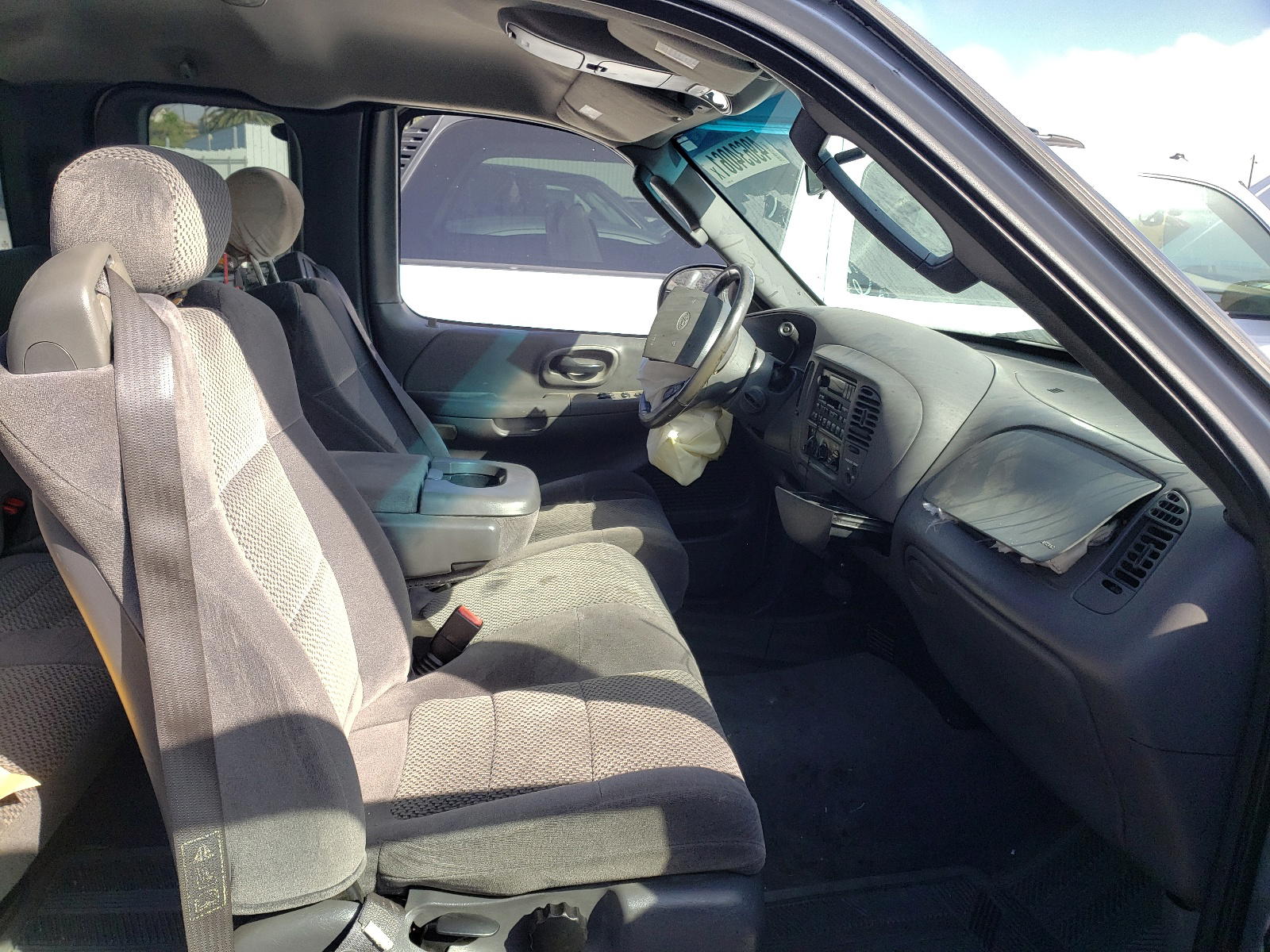 Photo 5 from auction – 2002 FORD F150 with VIN 1FTRX17L32NB65054
