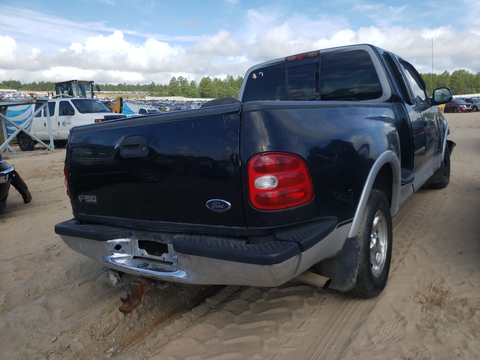 Photo 4 from auction – 1998 FORD F150 with VIN 1FTZX0763WKA34573