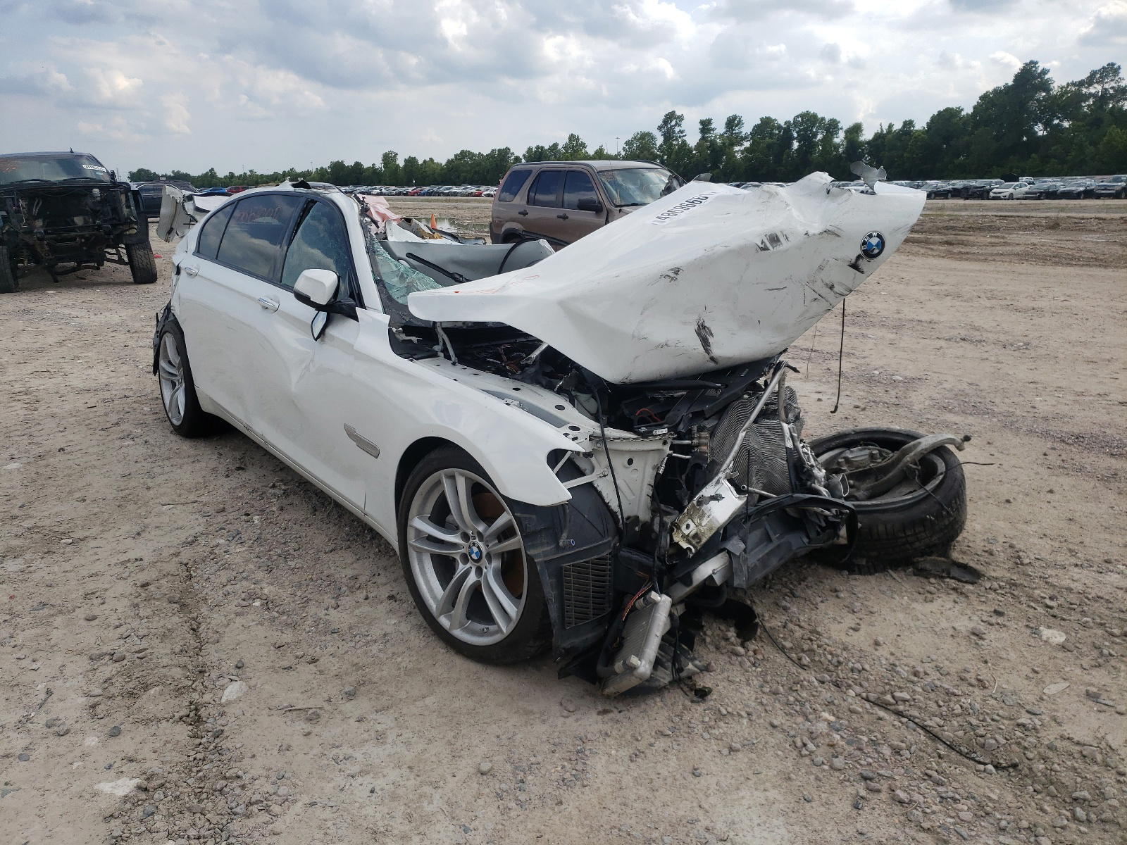 BMW 740 LI 2015 with VIN WBAYE4C54FD946930 - Photo from auction
