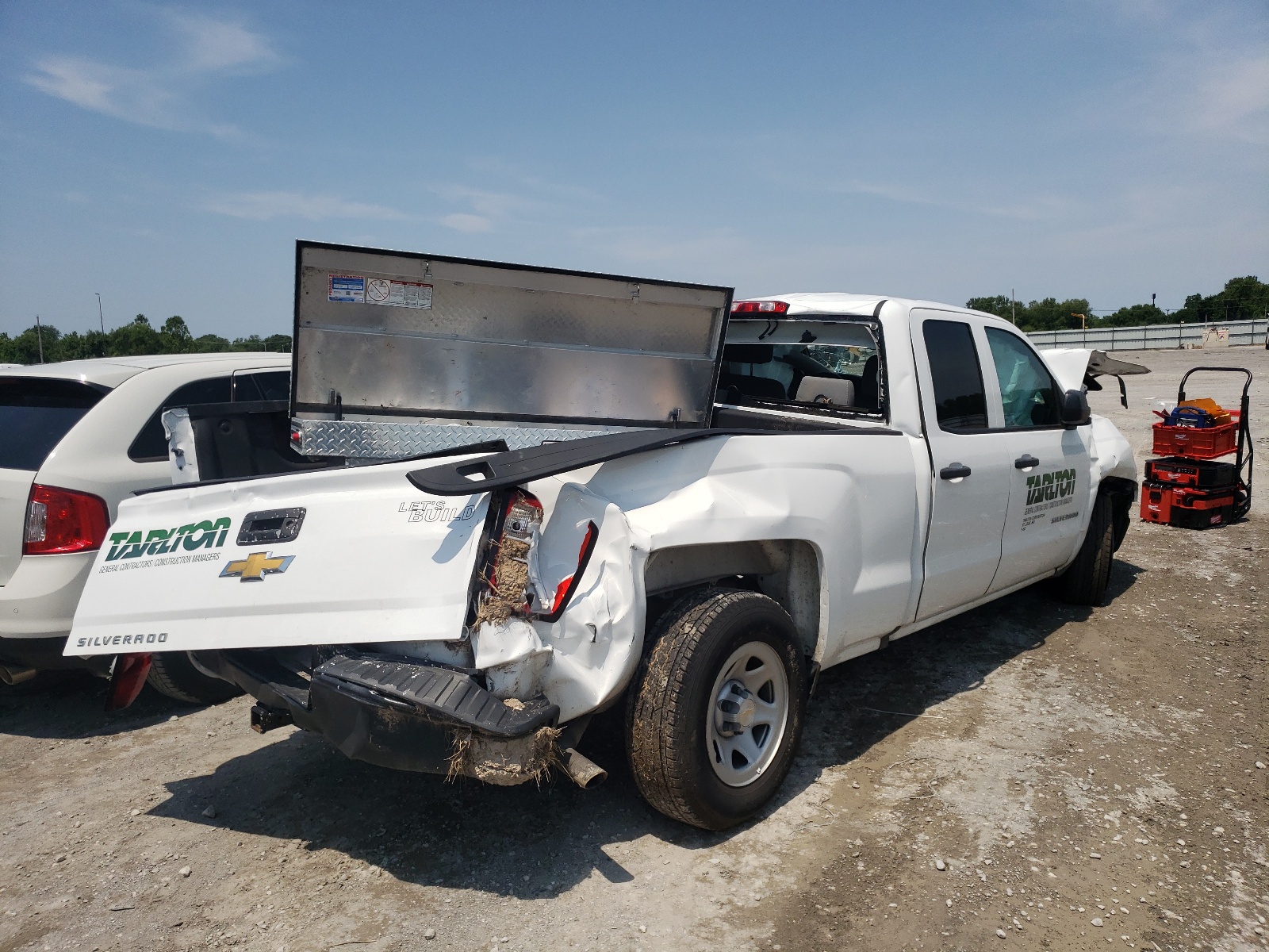Photo 4 from auction – 2018 CHEVROLET SILVERADO with VIN 1GCRCNEH2JZ287848
