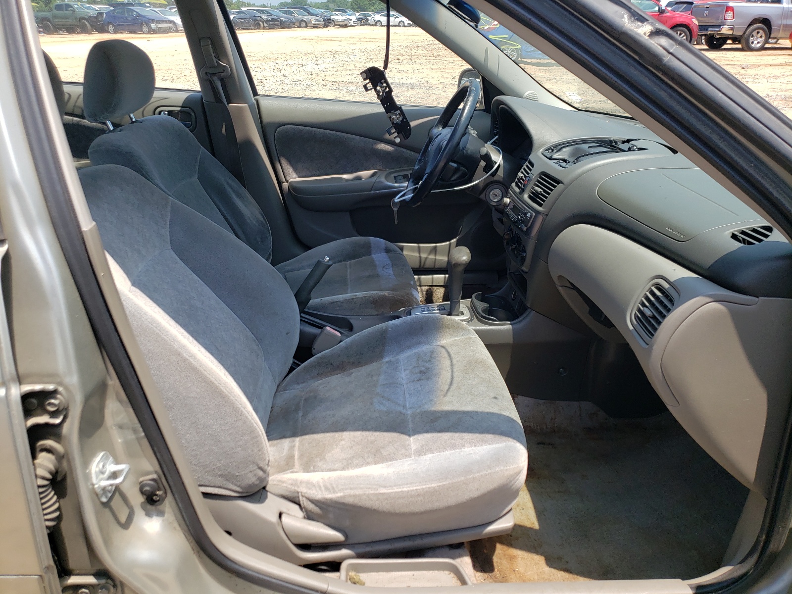 Photo 5 from auction – 2002 NISSAN SENTRA XE with VIN 3N1CB51D42L598415
