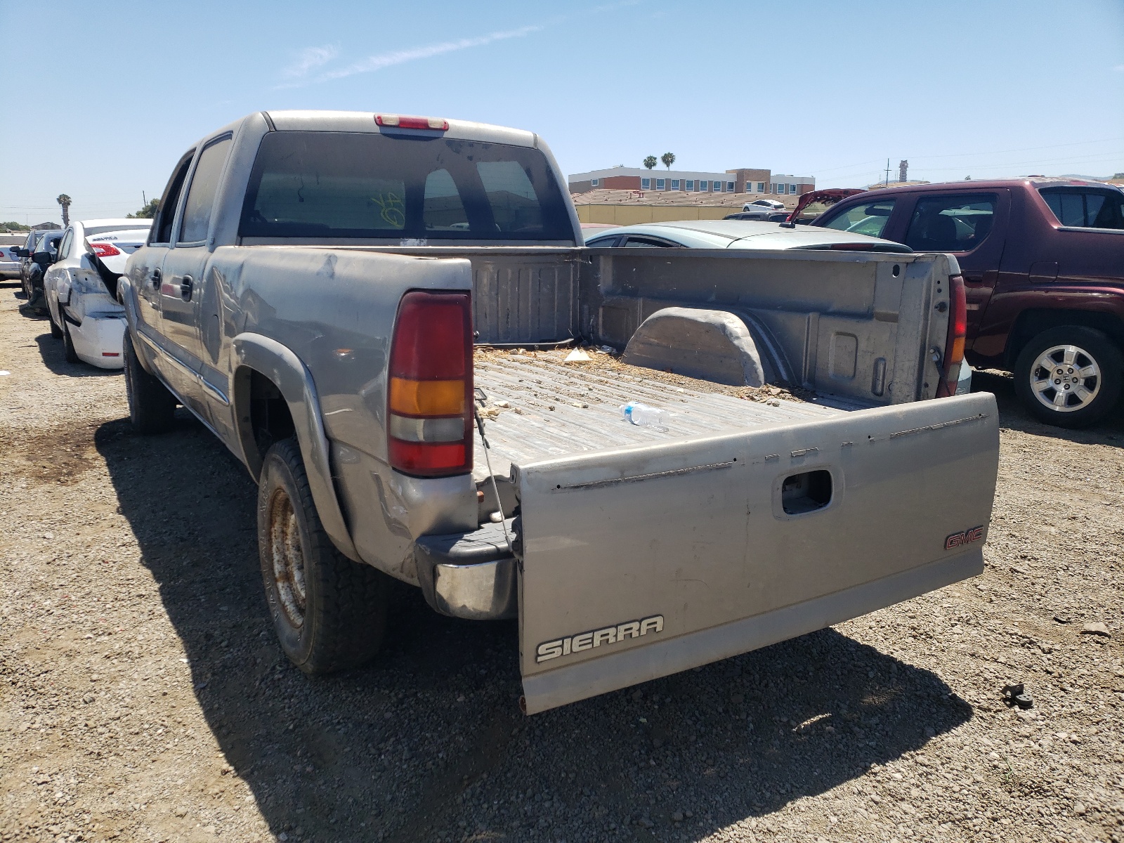 Photo 3 from auction – 2002 GMC SIERRA C15 with VIN 1GTGC13U82F118971