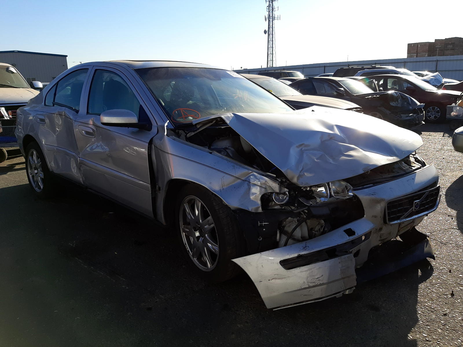 VOLVO S60 2005 with VIN YV1RH592352477271 - Photo from auction