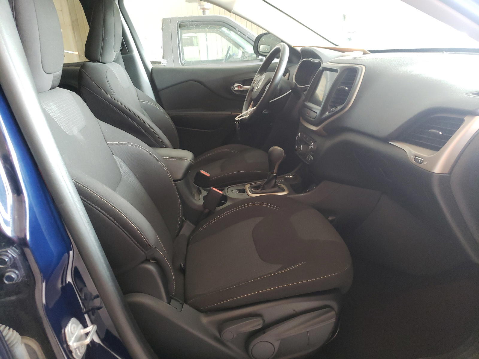 Photo 19 from auction – 2016 JEEP CHEROKEE L with VIN 1C4PJMCB1GW228080