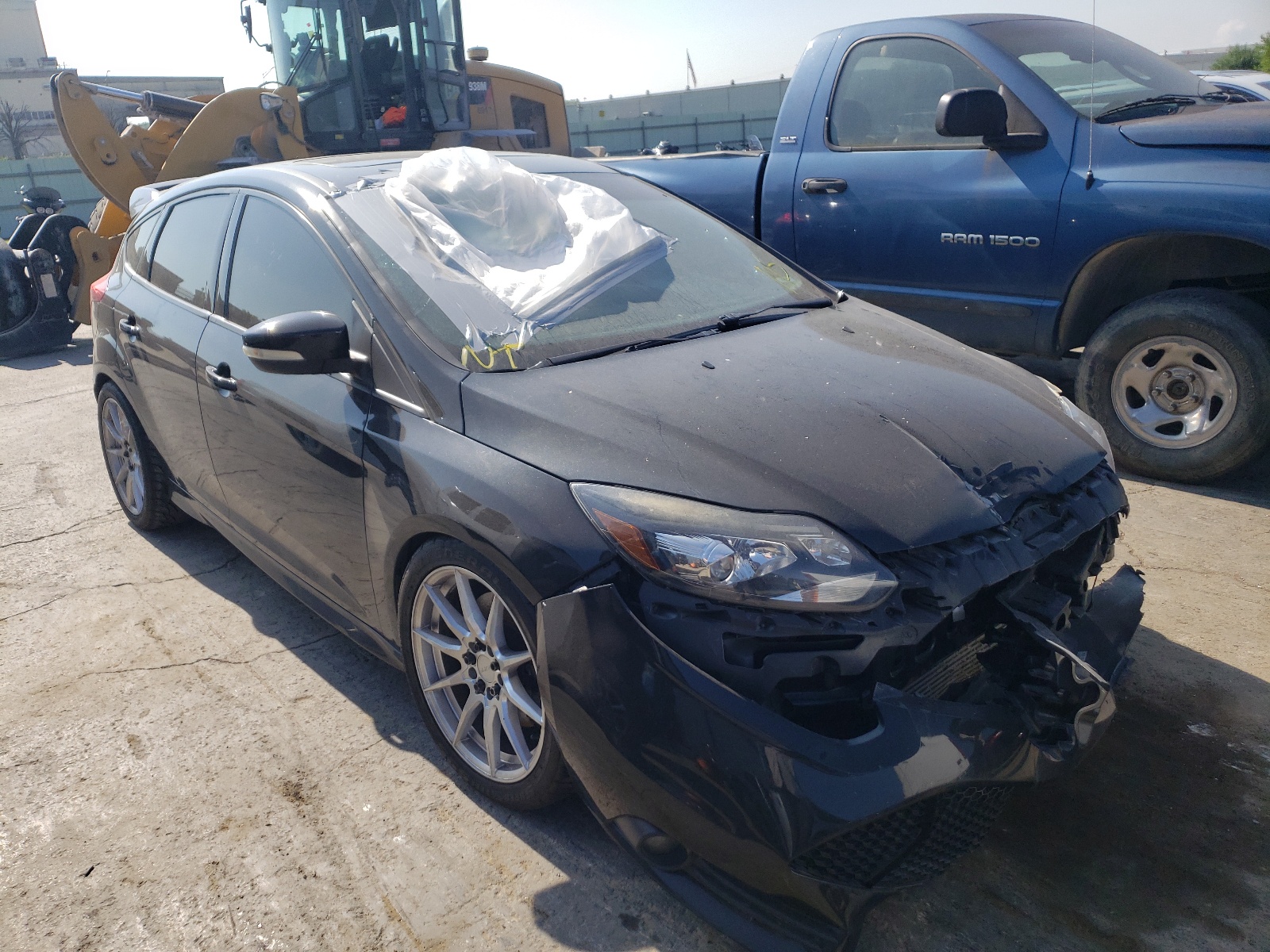 FORD FOCUS ST 2014 مع رقم تعريف المركبة 1FADP3L90EL229542 - صورة من المزاد