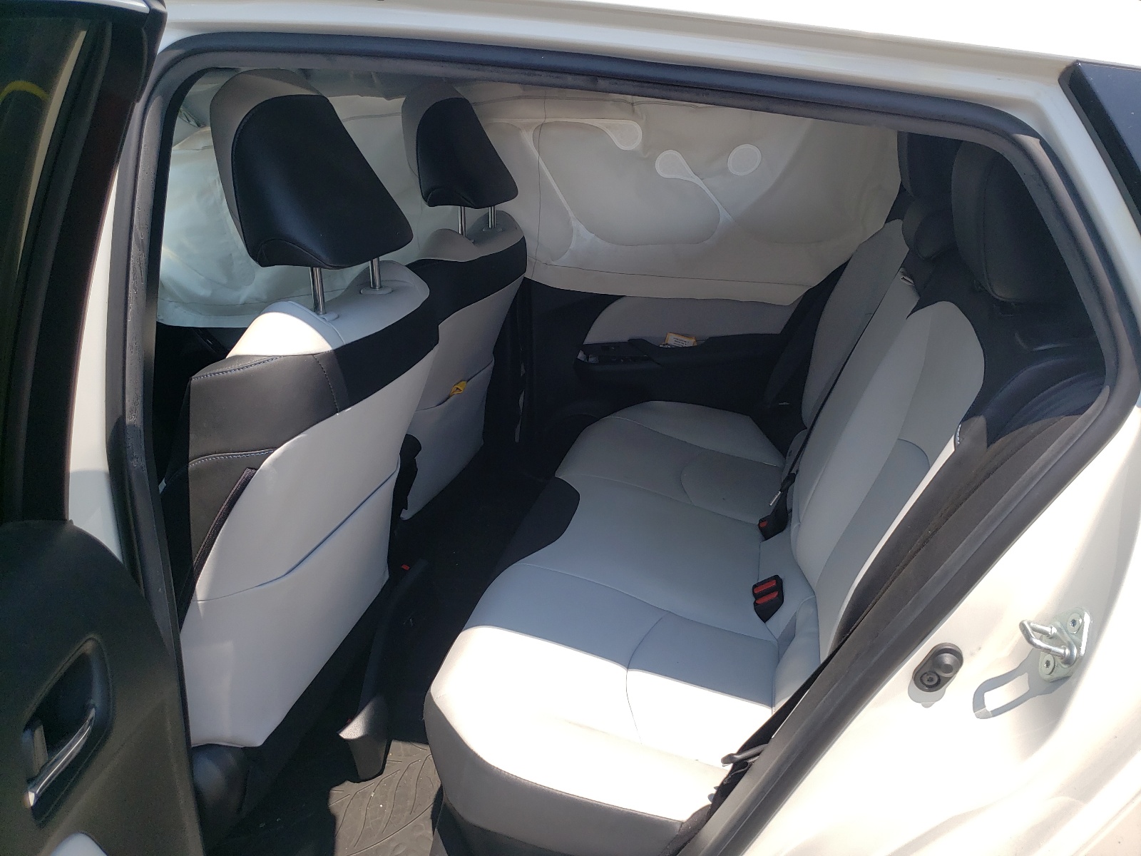Photo 6 from auction – 2017 TOYOTA PRIUS with VIN JTDKARFU4H3037423