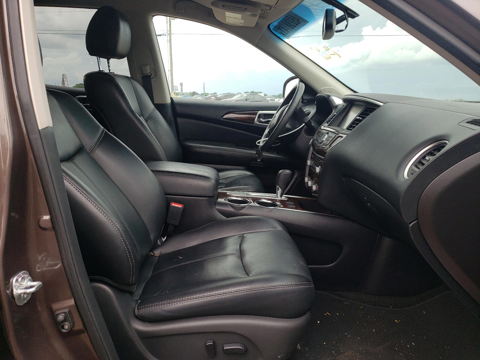 Photo 5 from auction – 2015 NISSAN PATHFINDER with VIN 5N1AR2MN1FC697953