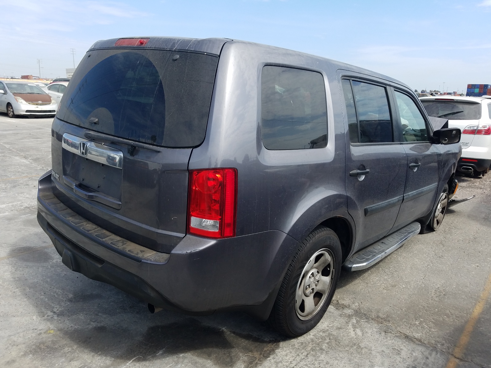 Photo 4 from auction – 2015 HONDA PILOT LX with VIN 5FNYF3H21FB031437