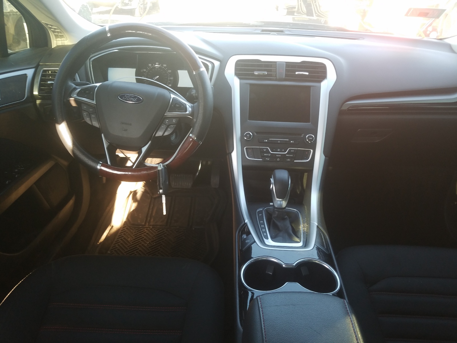 Photo 9 from auction – 2016 FORD FUSION SE with VIN 3FA6P0H79GR395139