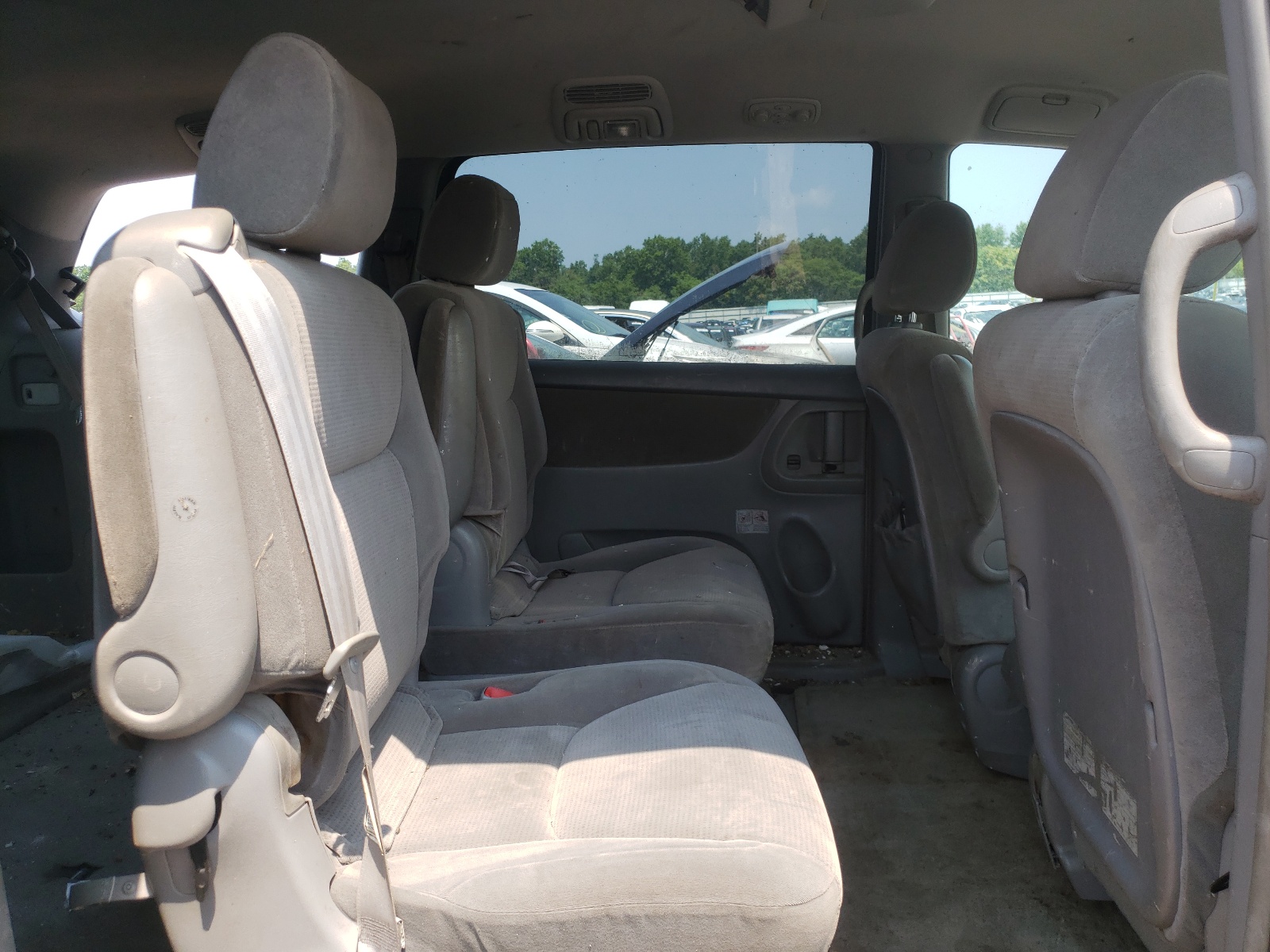 Photo 6 from auction – 2004 TOYOTA SIENNA with VIN 5TDZA23C94S052638