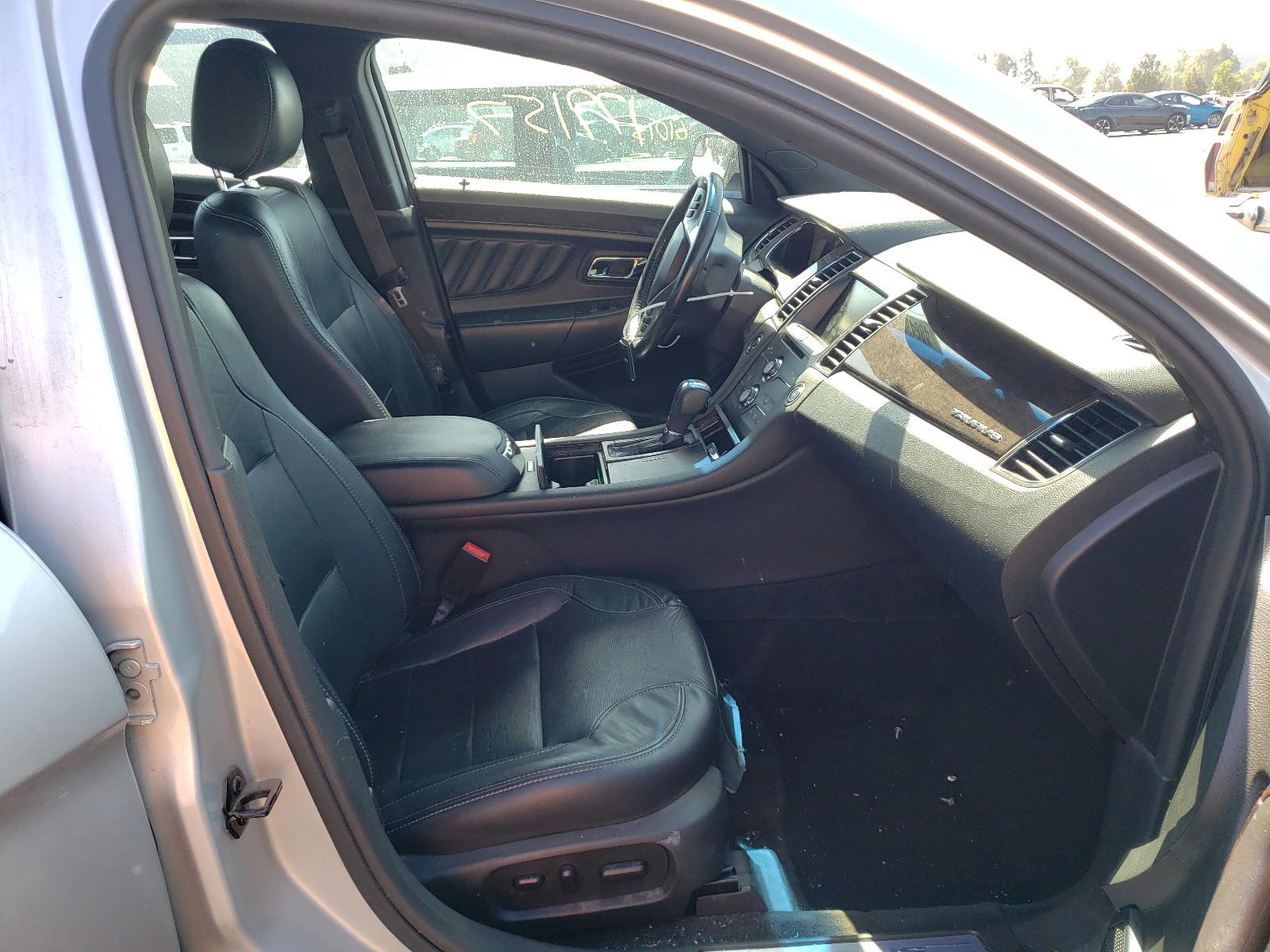 Photo 5 from auction – 2015 FORD TAURUS LIM with VIN 1FAHP2F86FG171056