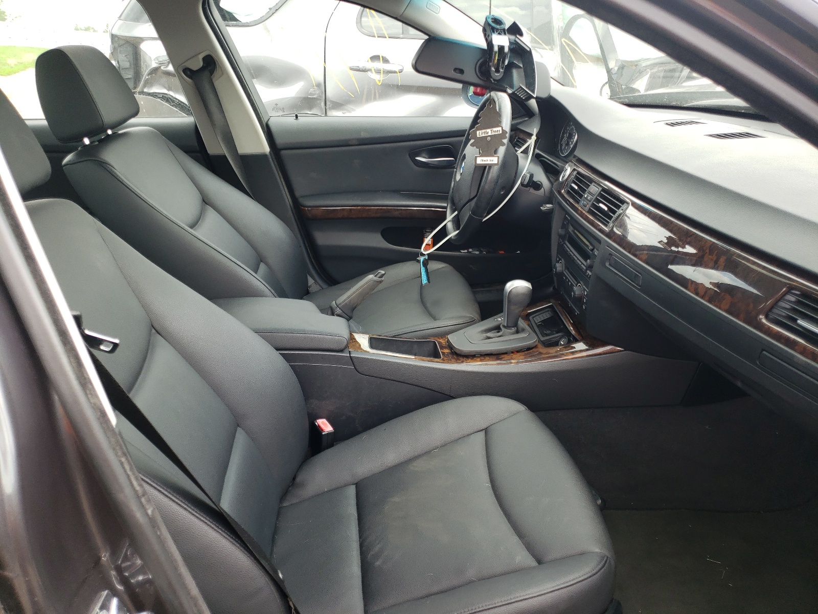 Photo 5 from auction – 2006 BMW 325 XI with VIN WBAVD13566KV04943