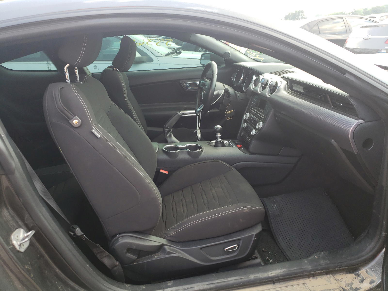 Photo 5 from auction – 2017 FORD MUSTANG with VIN 1FA6P8TH0H5323331