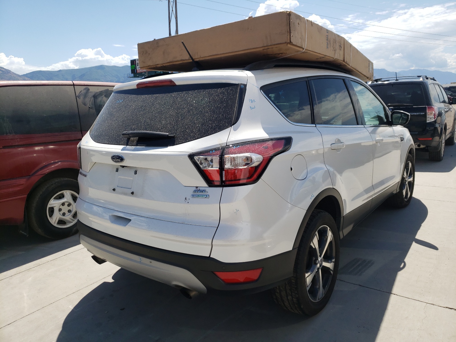 Photo 4 from auction – 2018 FORD ESCAPE SEL with VIN 1FMCU0HD5JUA03877