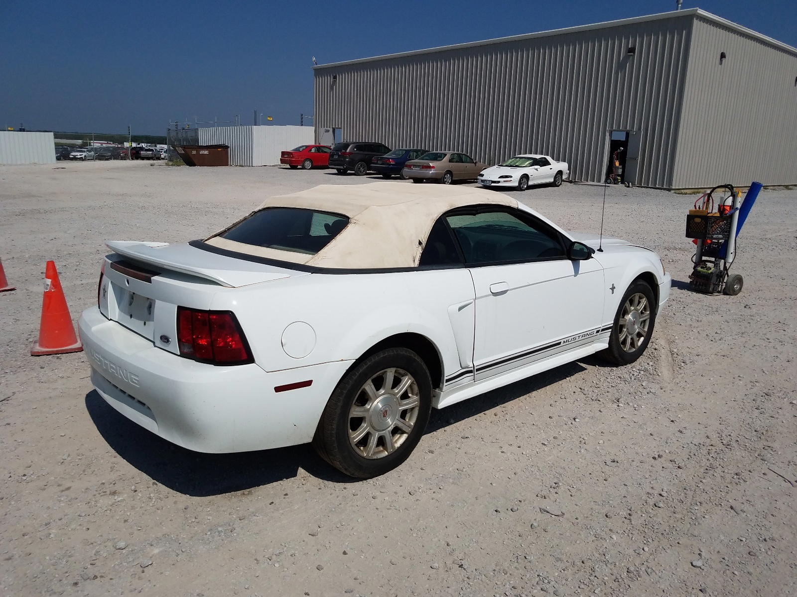 Photo 4 from auction – 2000 FORD MUSTANG with VIN 1FAFP4448YF314472