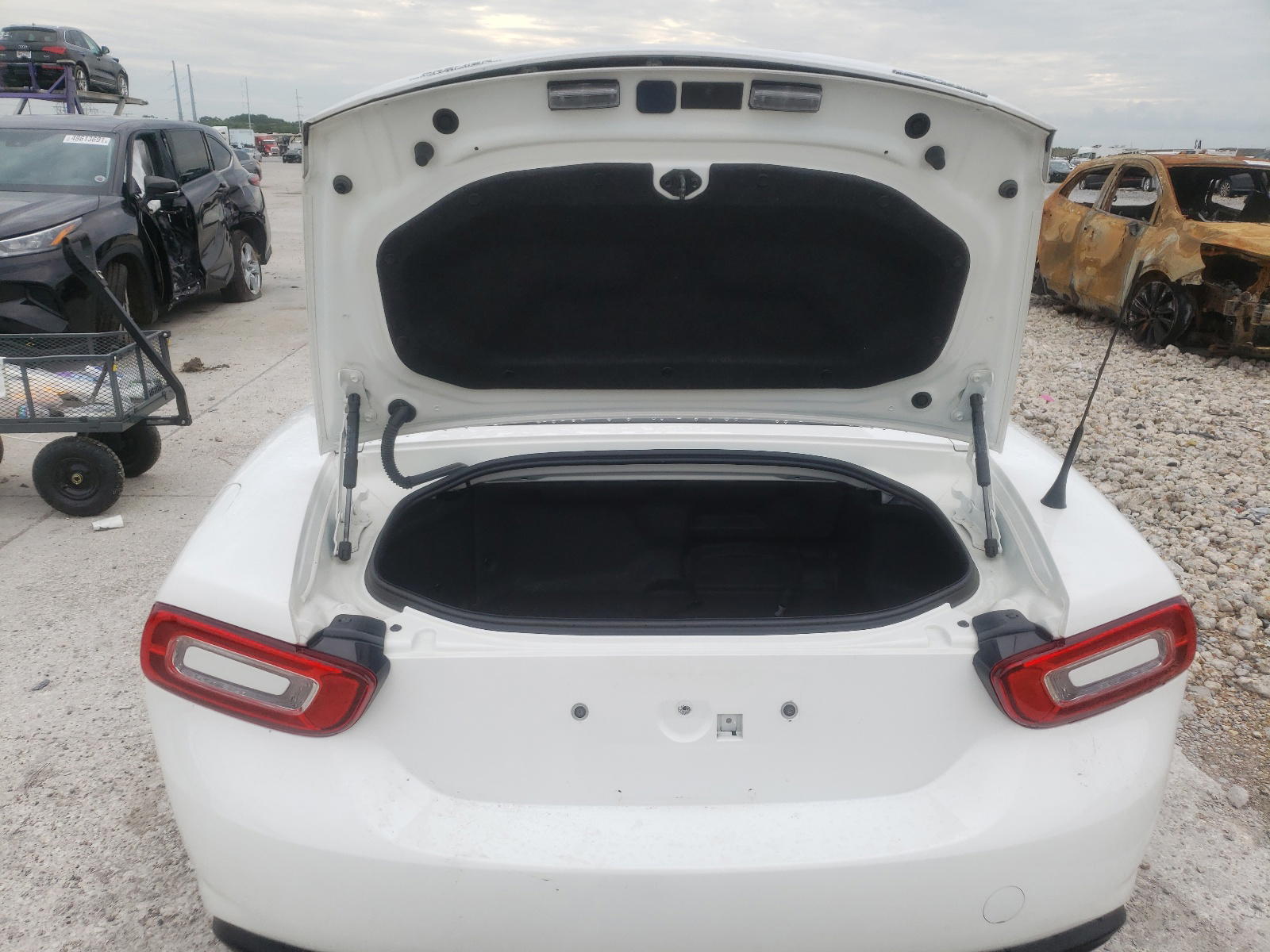 Photo 6 from auction – 2018 FIAT 124 SPIDER with VIN JC1NFAEK2J0136861