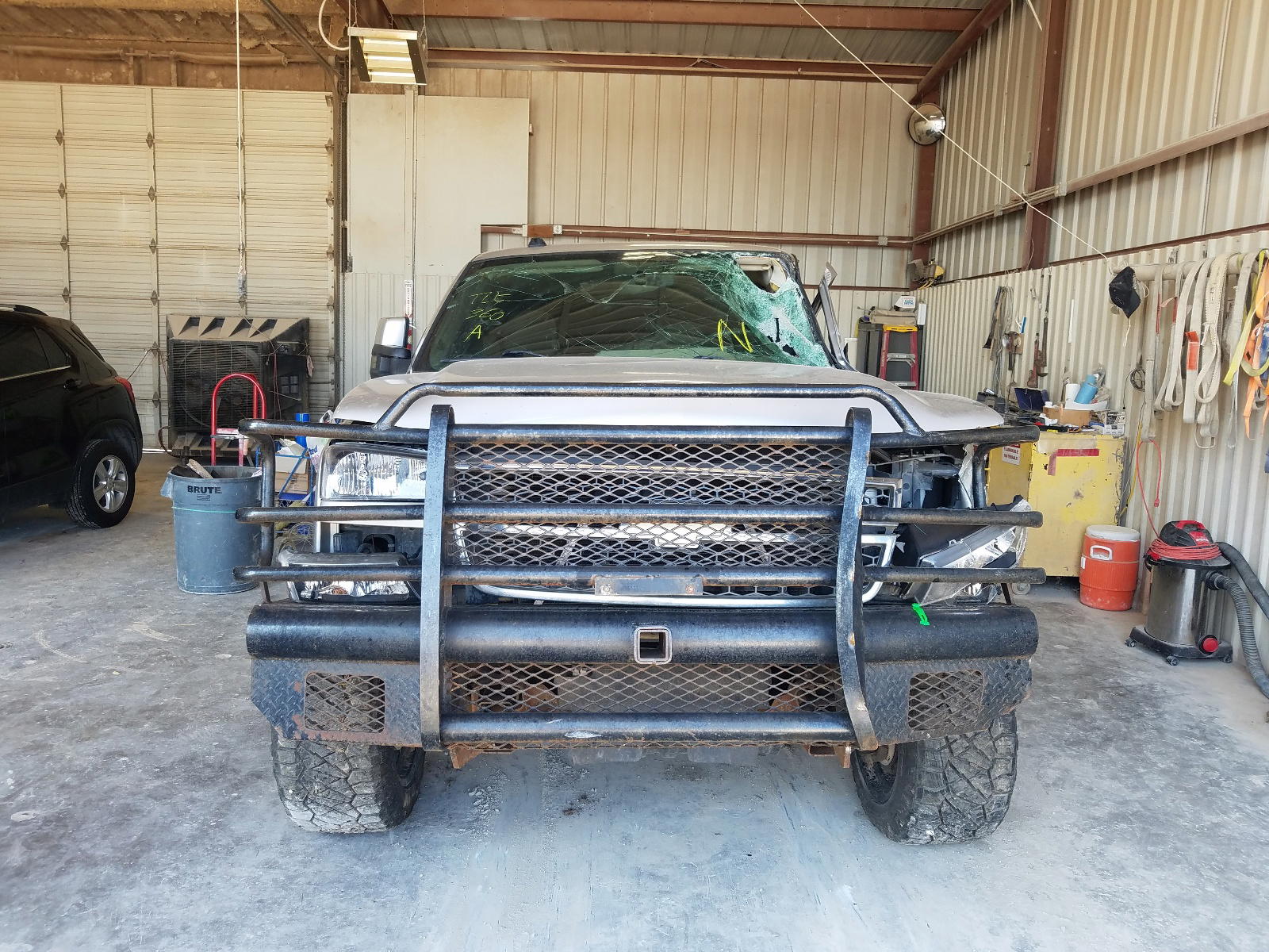 Photo 9 from auction – 2005 CHEVROLET SILVERADO with VIN 1GCHK23255F897598