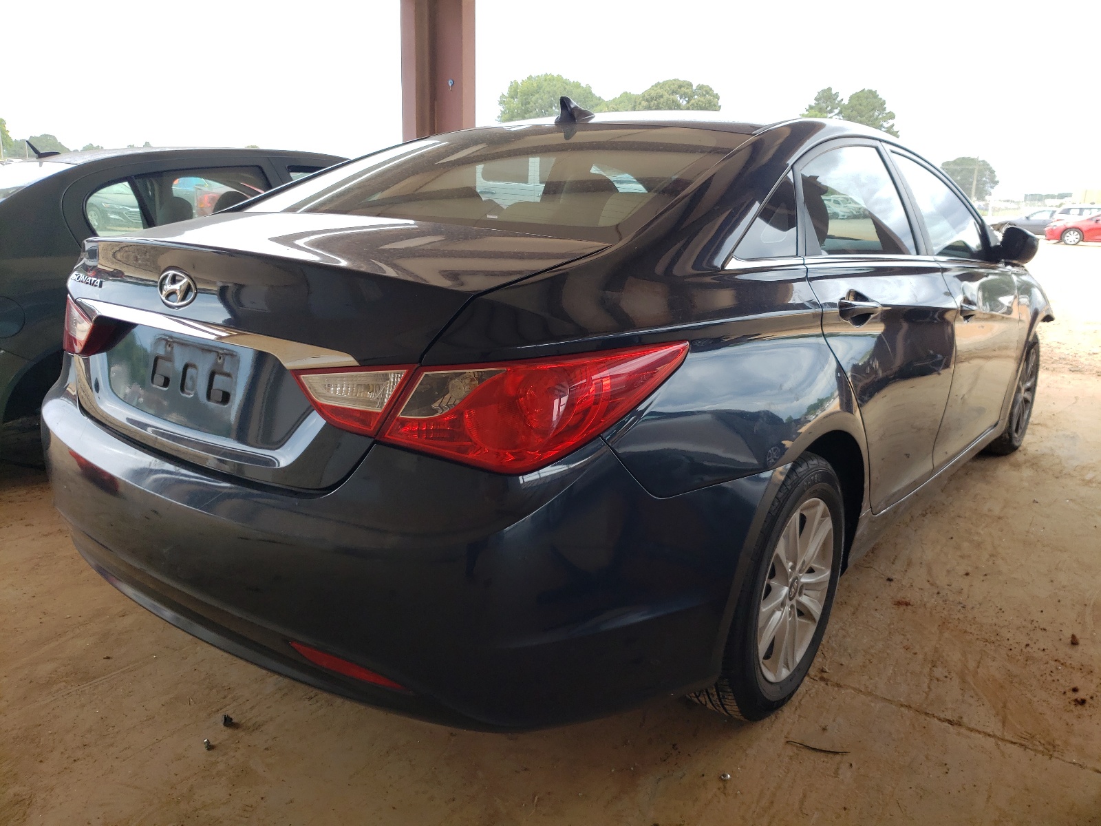 Photo 4 from auction – 2011 HYUNDAI SONATA GLS with VIN 5NPEB4AC5BH022212