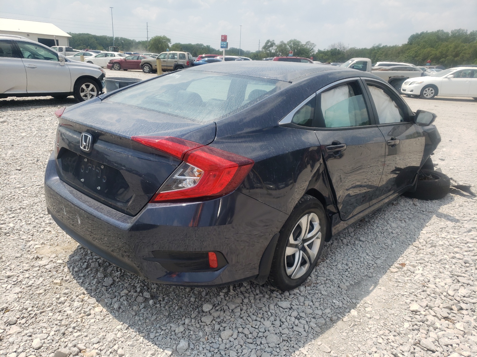 Photo 4 from auction – 2018 HONDA CIVIC LX with VIN 19XFC2F58JE007383