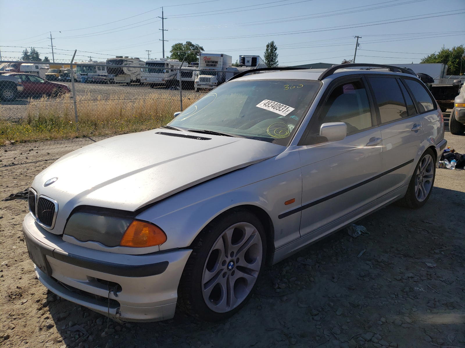 Photo 2 from auction – 2000 BMW 323 IT with VIN WBAAR3340YJM00704