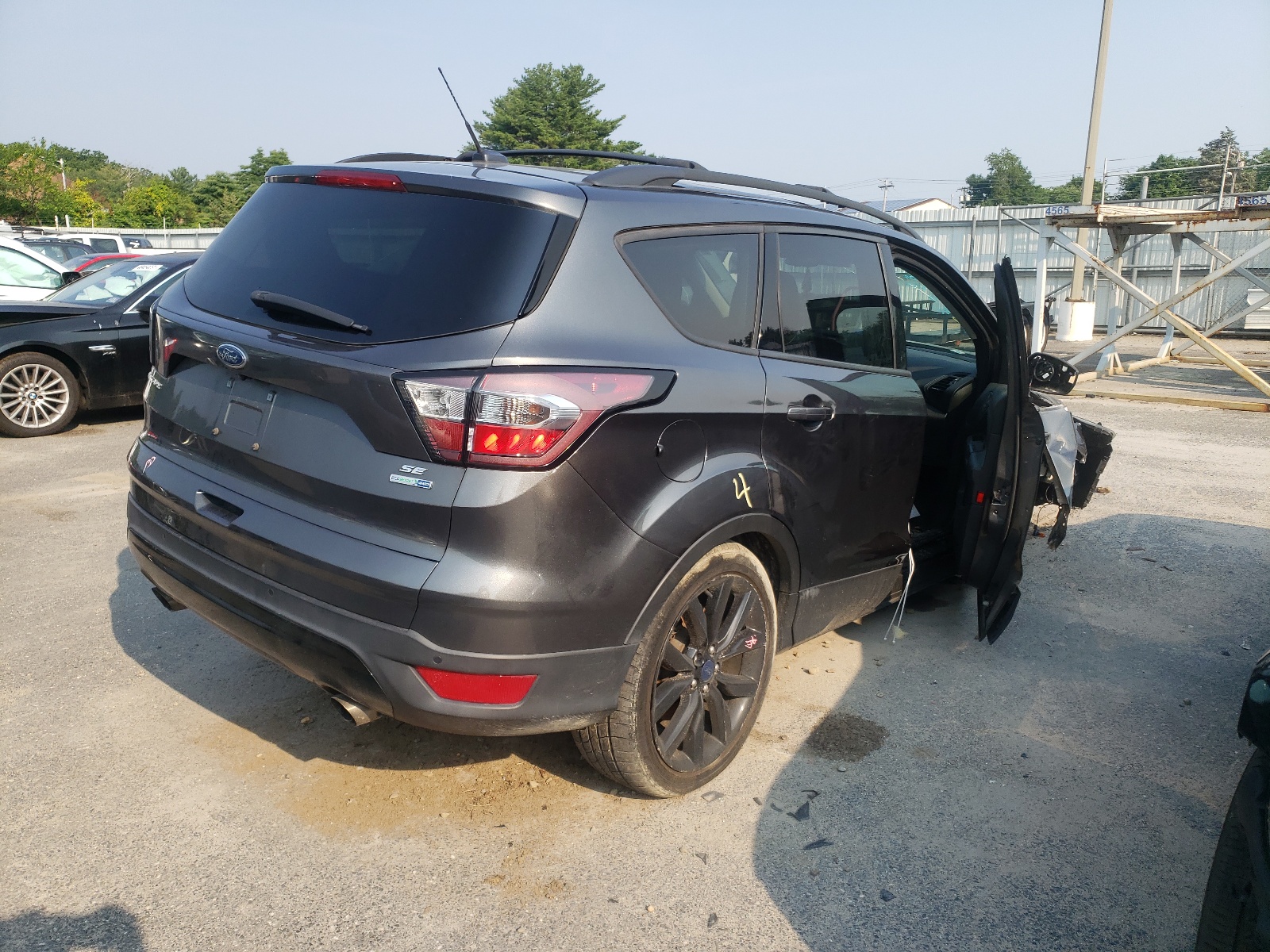 Photo 4 from auction – 2017 FORD ESCAPE SE with VIN 1FMCU9G95HUC83814