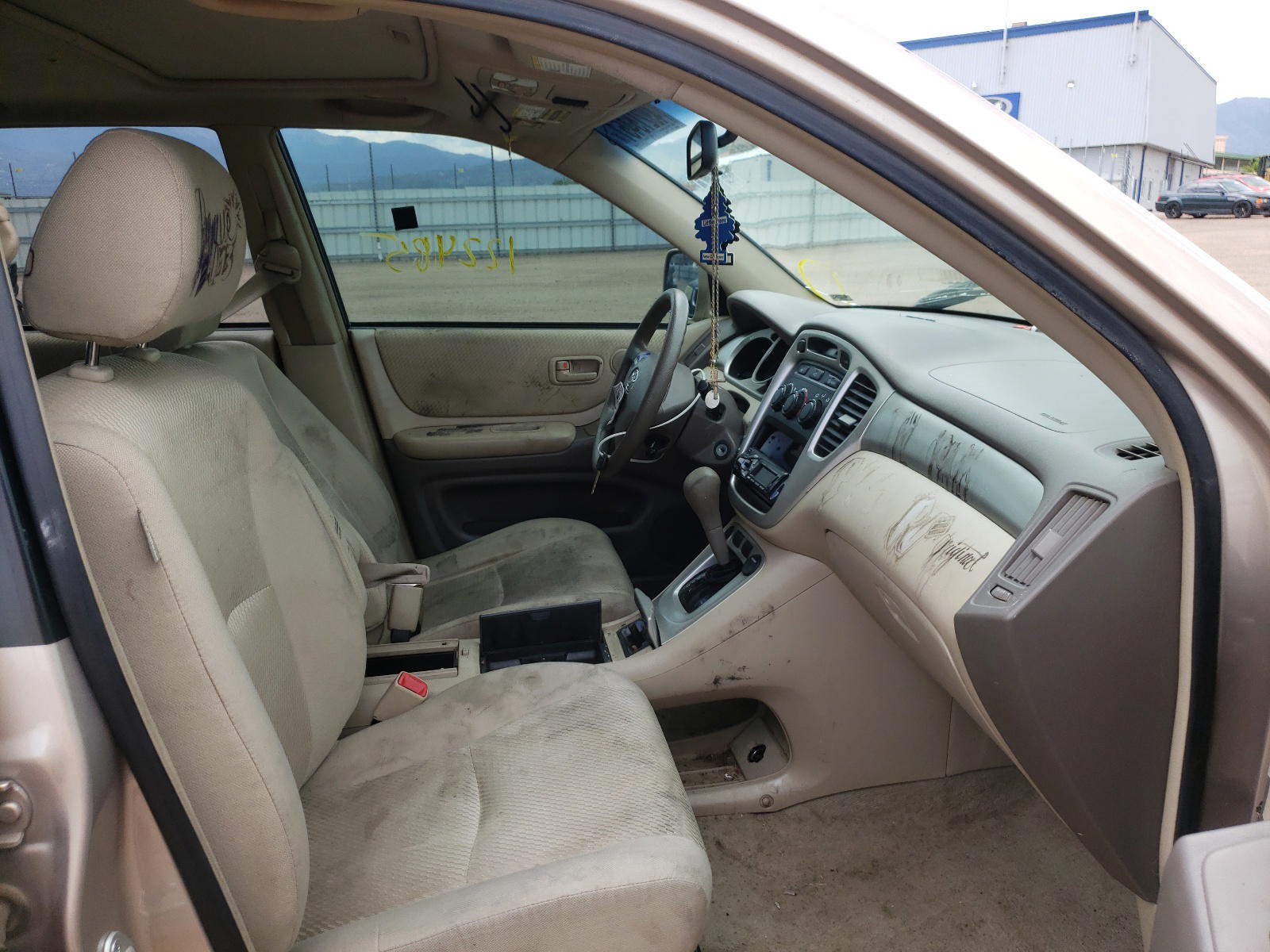 Photo 5 from auction – 2004 TOYOTA HIGHLANDER with VIN JTEEP21A540046753