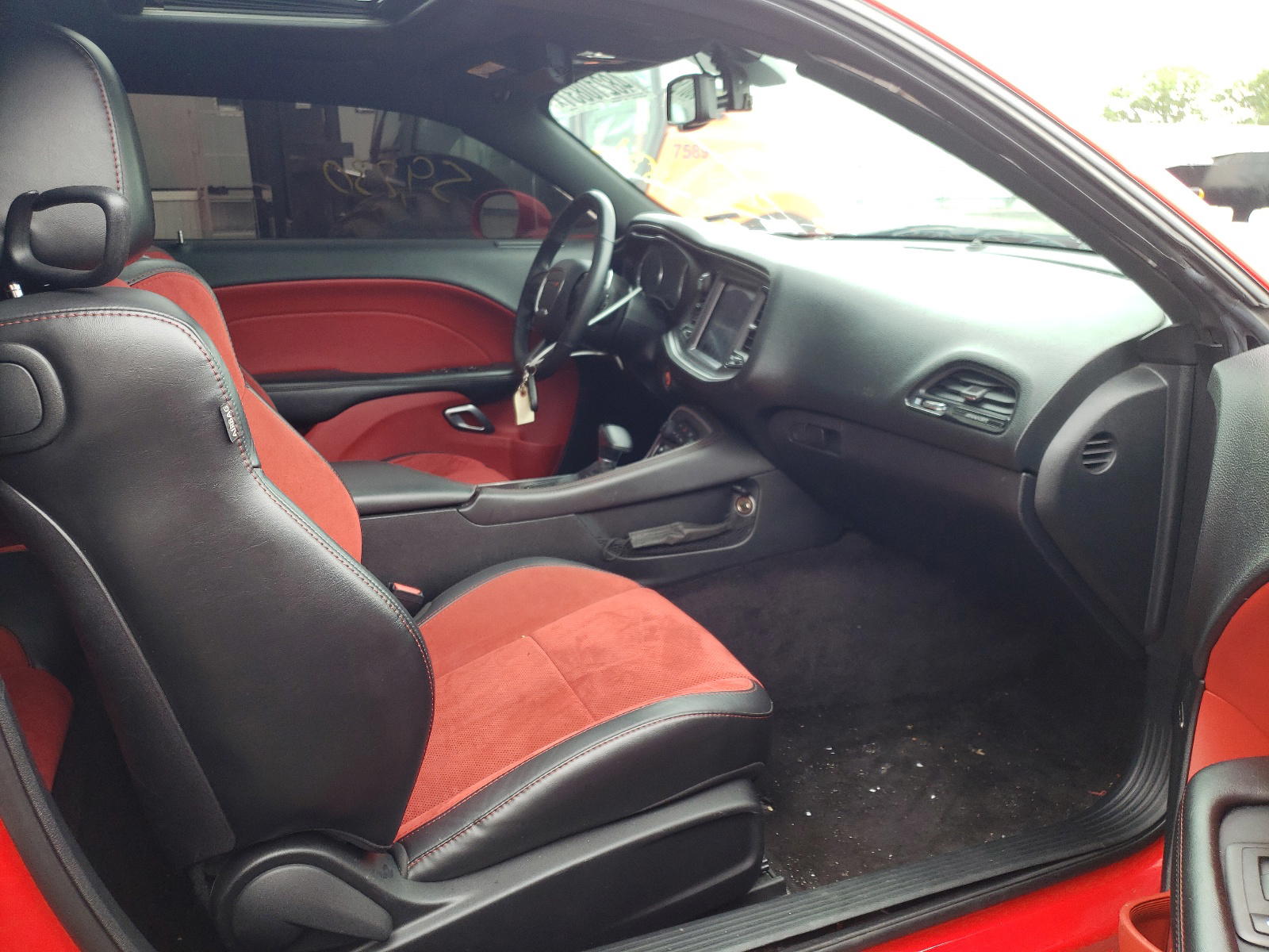 Photo 5 from auction – 2018 DODGE CHALLENGER with VIN 2C3CDZFJ8JH131684