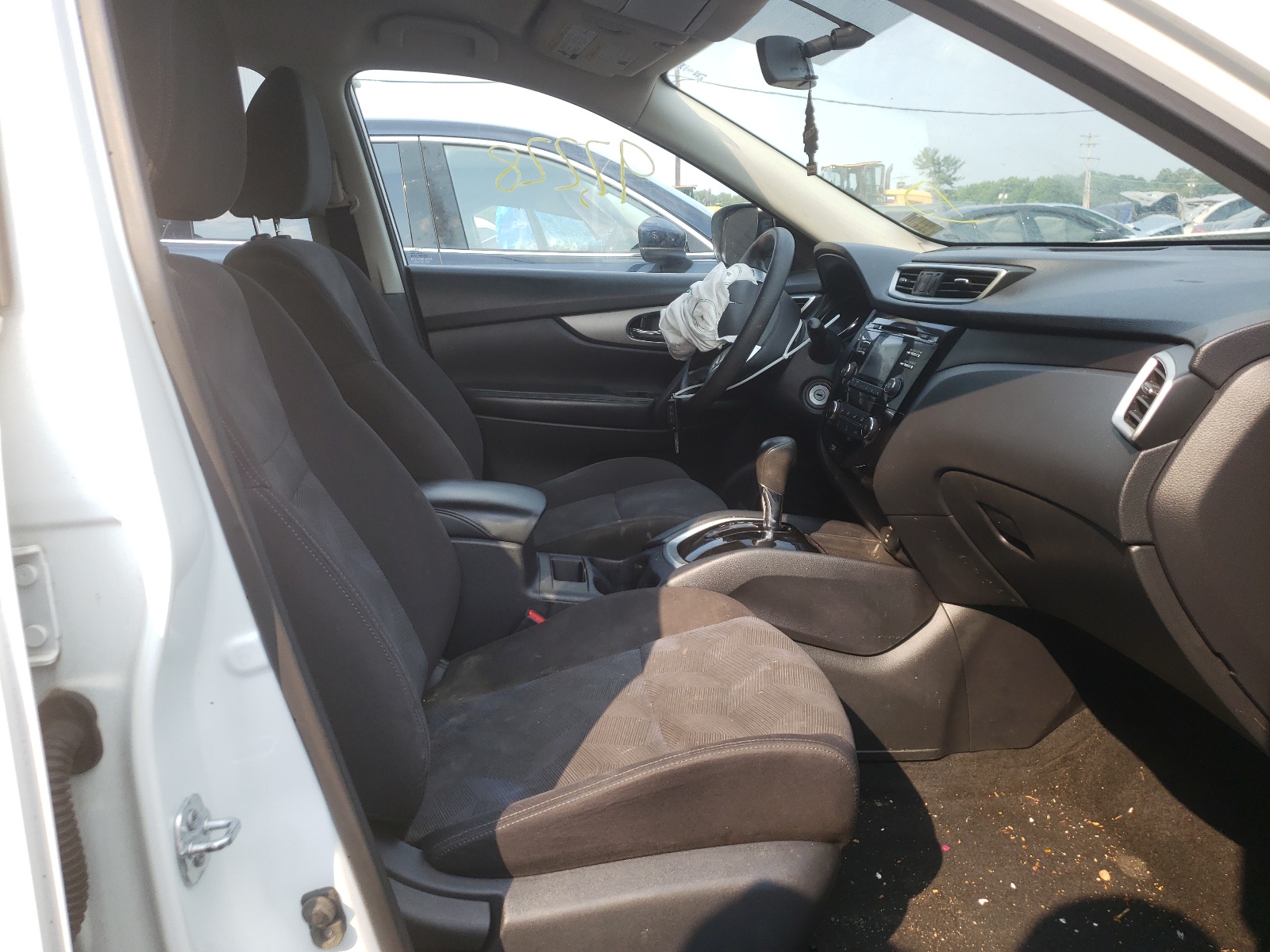 Photo 5 from auction – 2016 NISSAN ROGUE S with VIN KNMAT2MV8GP724274