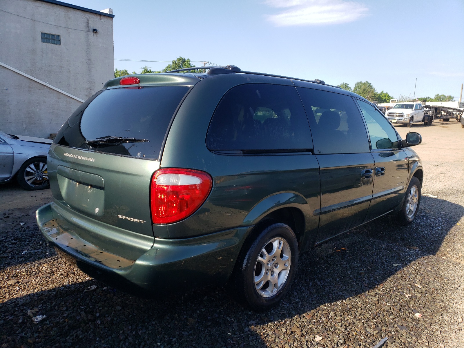 Photo 4 from auction – 2001 DODGE GRAND CARA with VIN 2B8GP44G61R112118