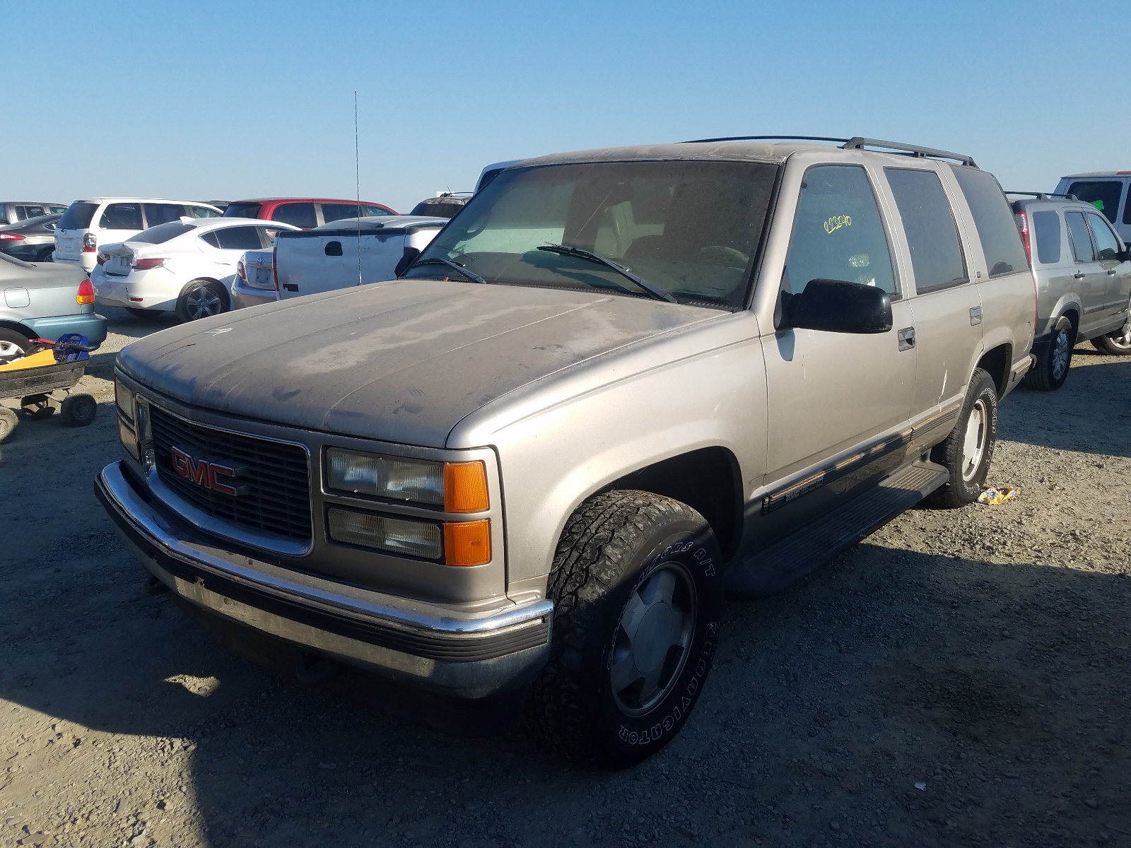 Photo 2 from auction – 1998 GMC YUKON with VIN 1GKEK13R7WJ706499