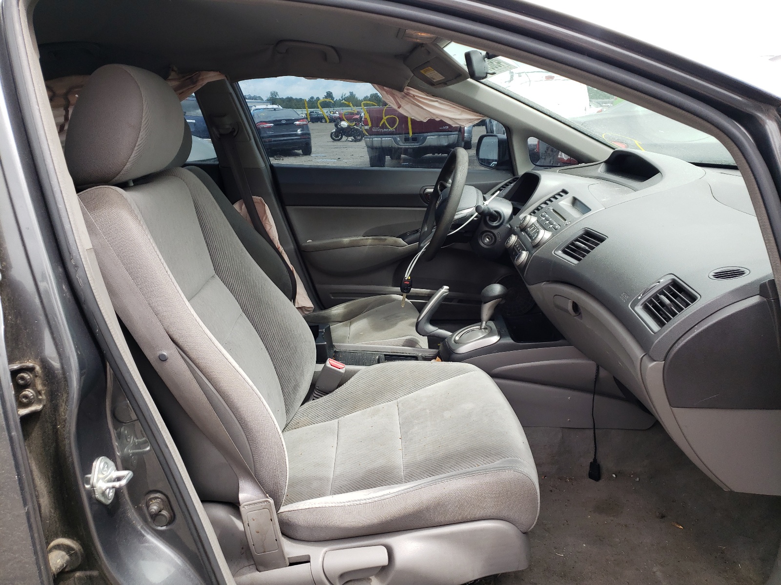 Photo 5 from auction – 2004 HONDA CIVIC LX with VIN SHSRD68504U204487