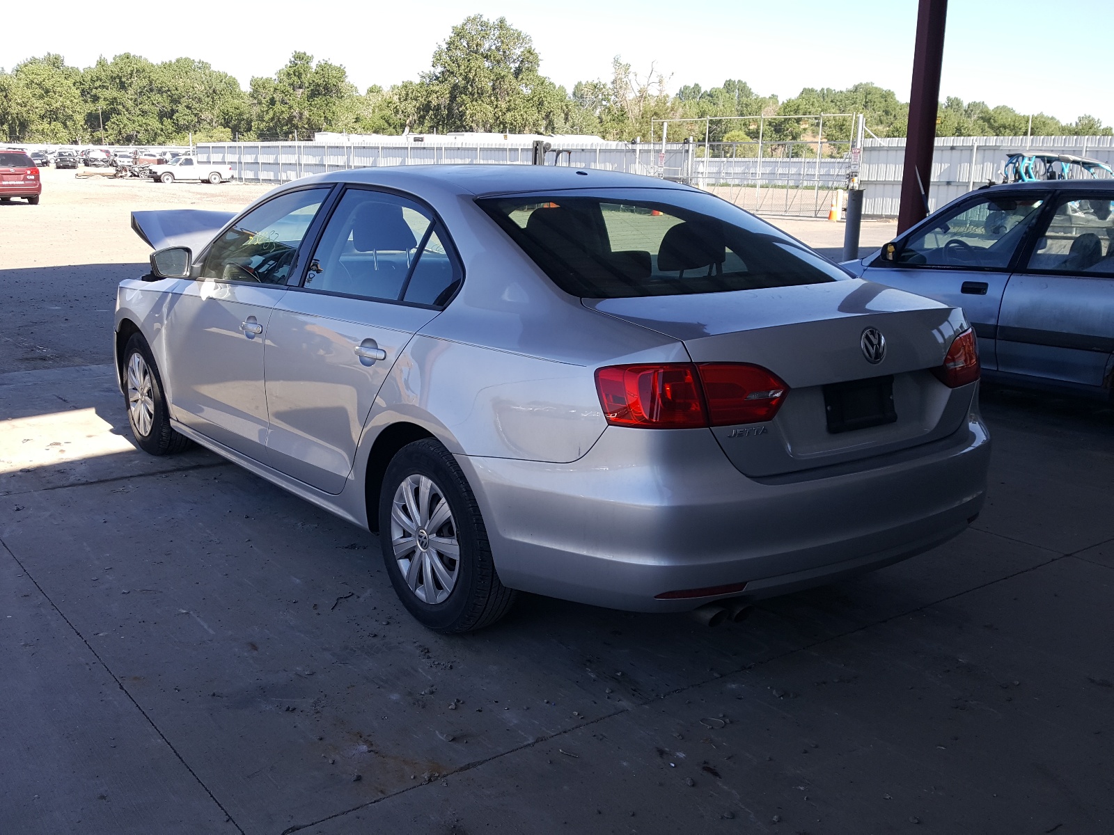 Photo 3 from auction – 2013 VOLKSWAGEN JETTA BASE with VIN 3VW2K7AJ7DM402455