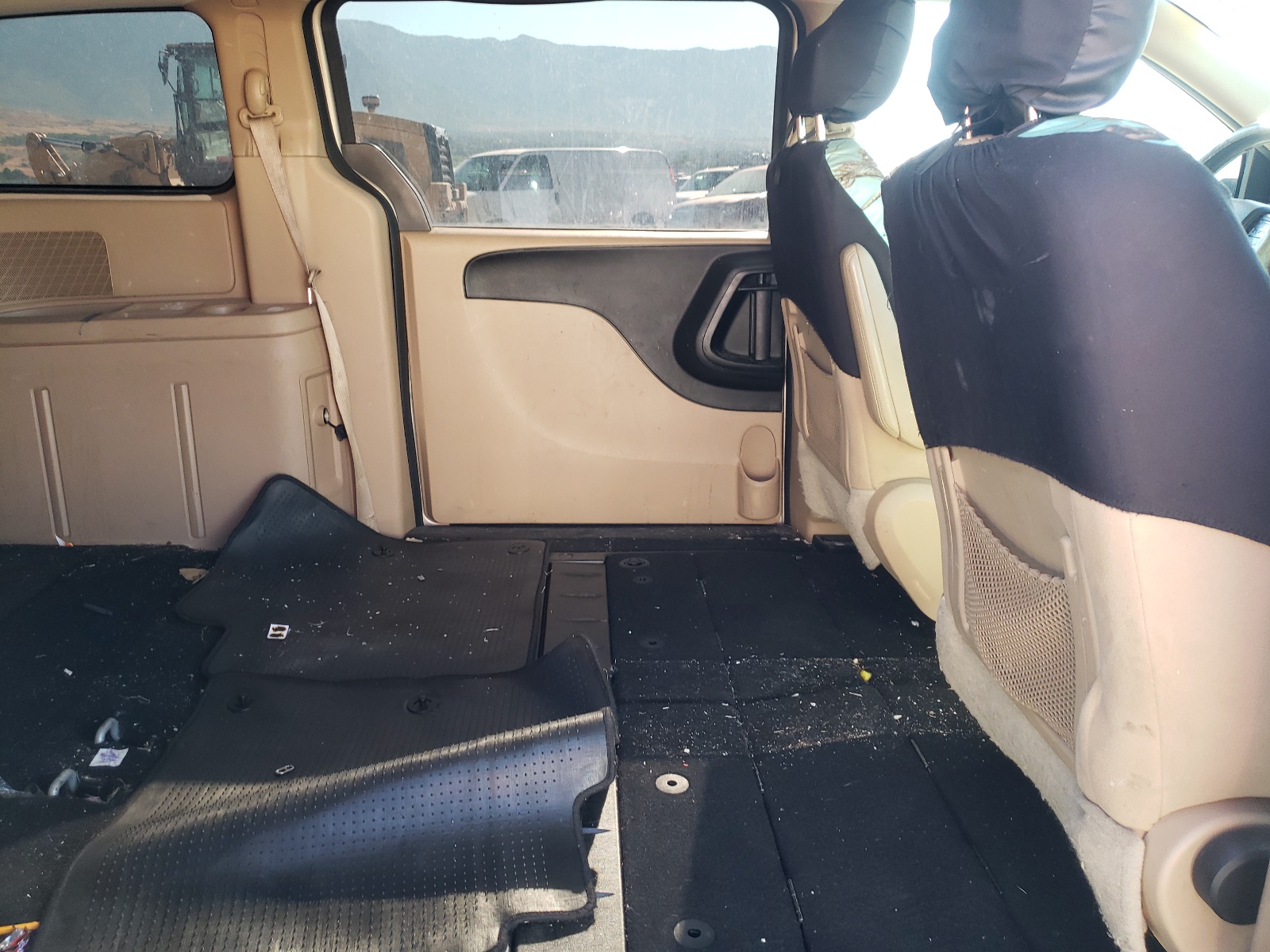 Photo 6 from auction – 2014 DODGE GRAND CARA with VIN 2C4RDGBG3ER389213