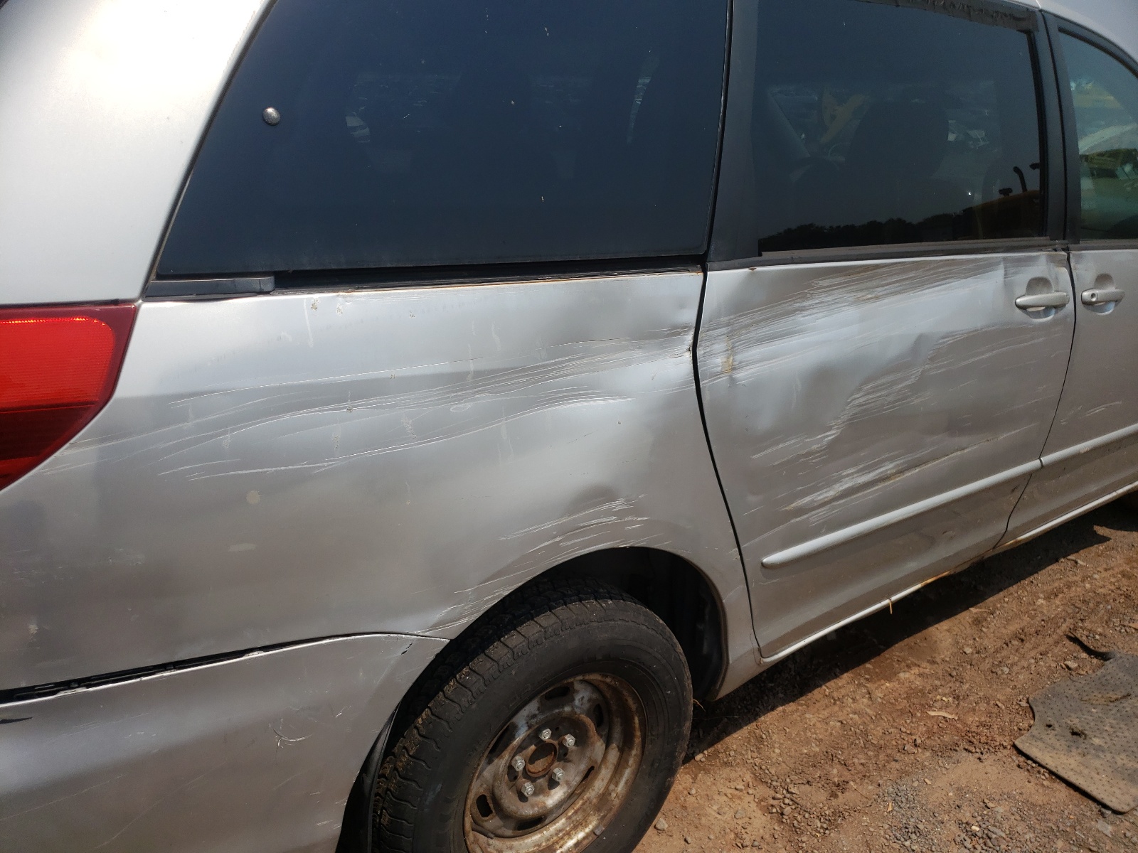 Photo 9 from auction – 2004 TOYOTA SIENNA with VIN 5TDZA23C94S052638