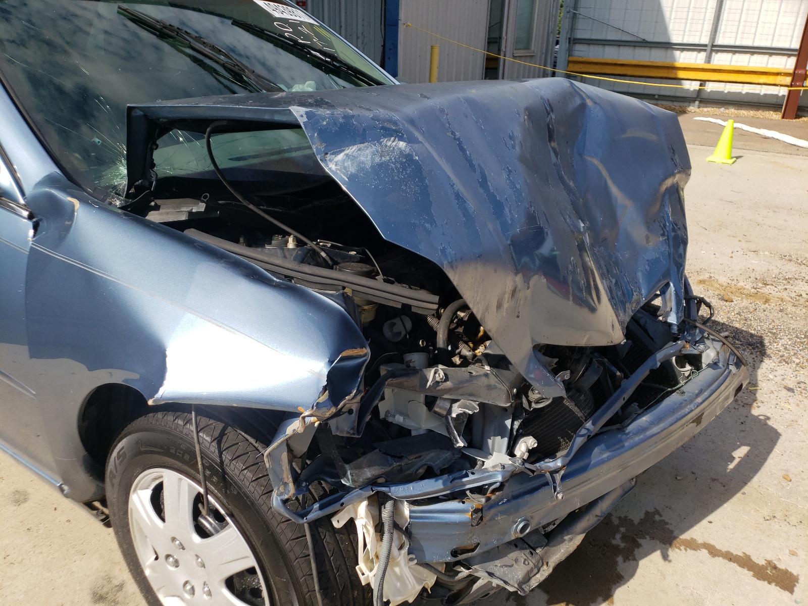 Photo 9 from auction – 2004 TOYOTA CAMRY LE with VIN JTDBE32KX40275889