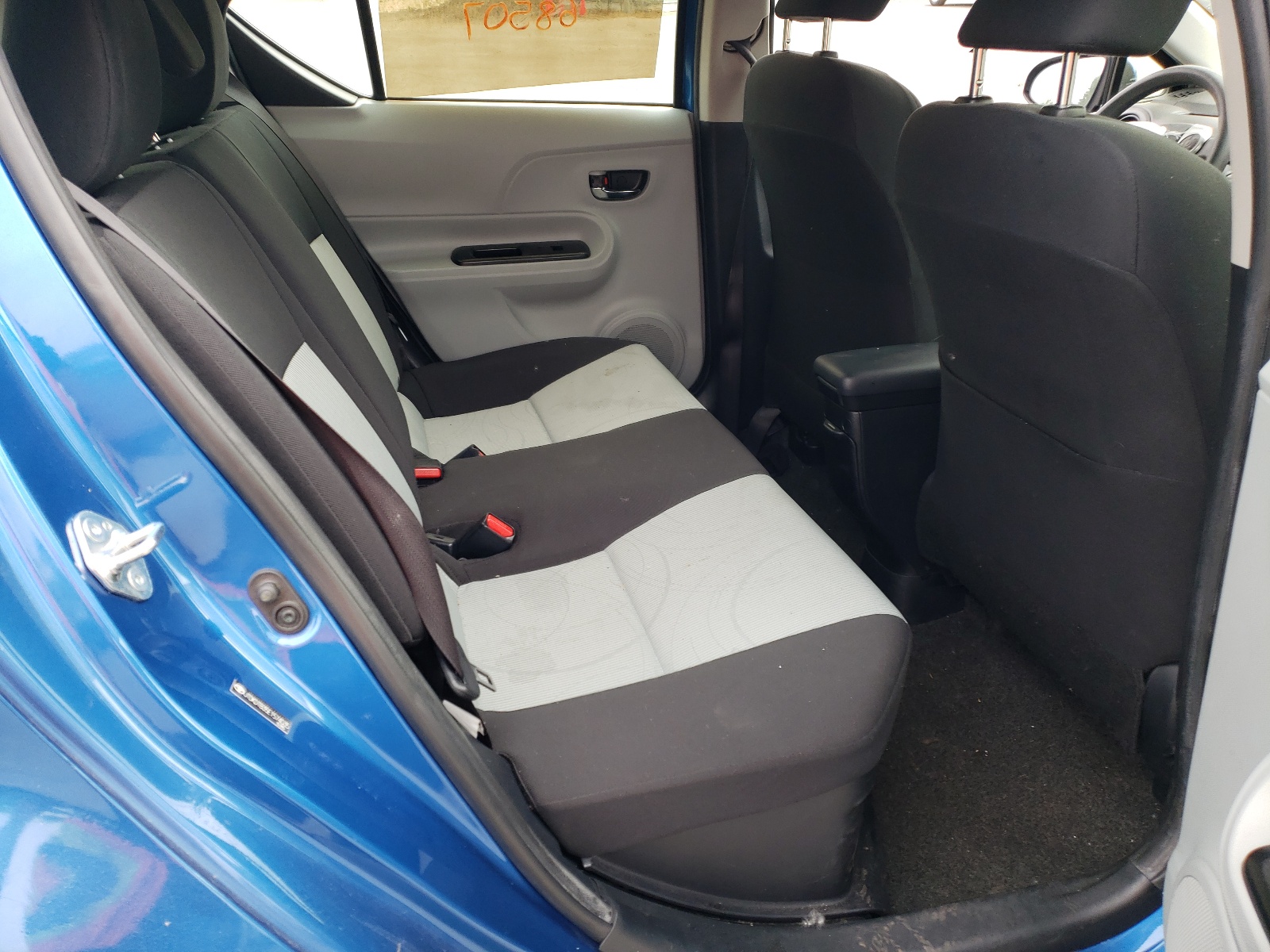 Photo 6 from auction – 2014 TOYOTA PRIUS C with VIN JTDKDTB35E1574035