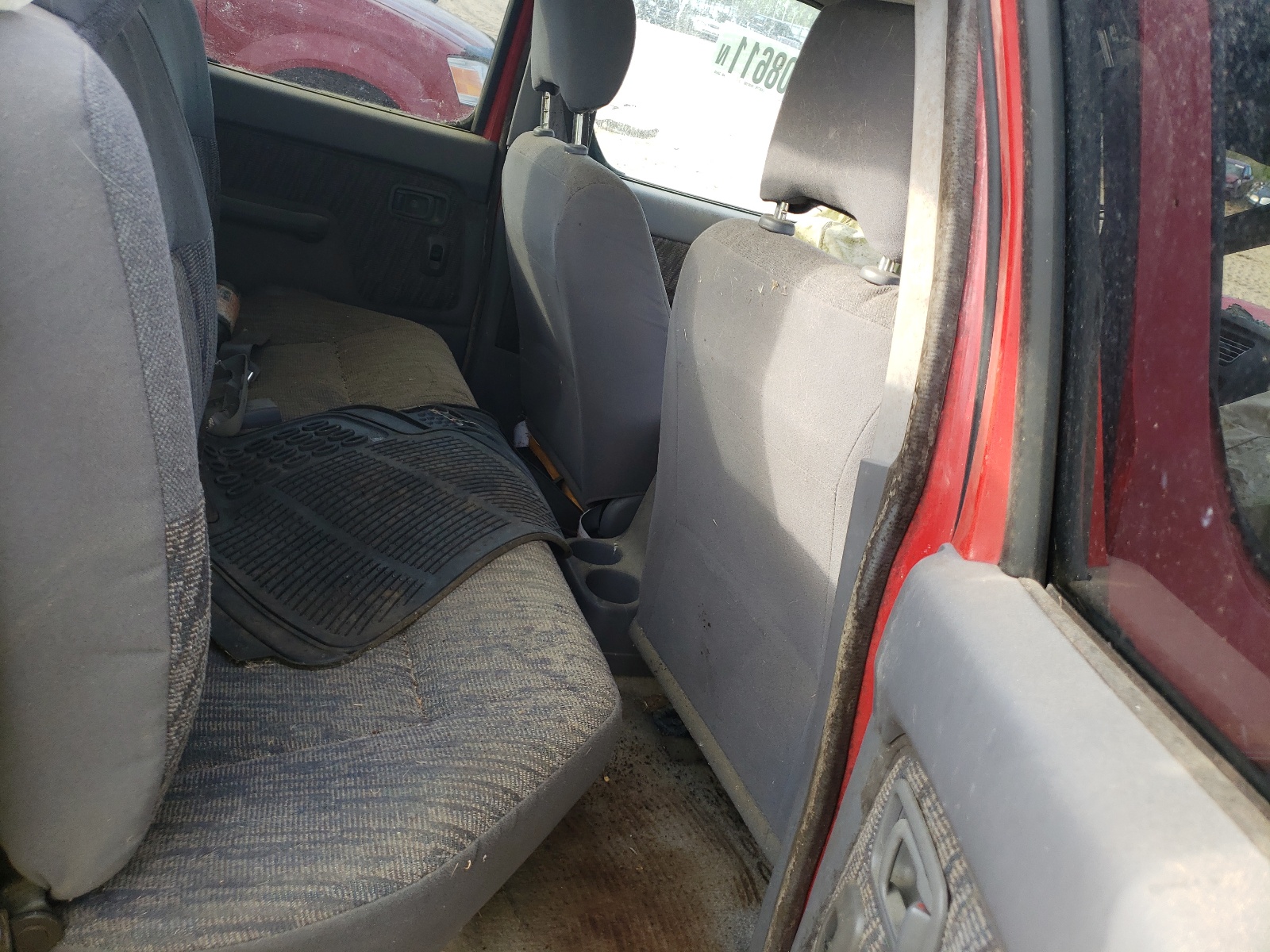 Photo 6 from auction – 2000 NISSAN FRONTIER C with VIN 1N6ED27T8YC326156
