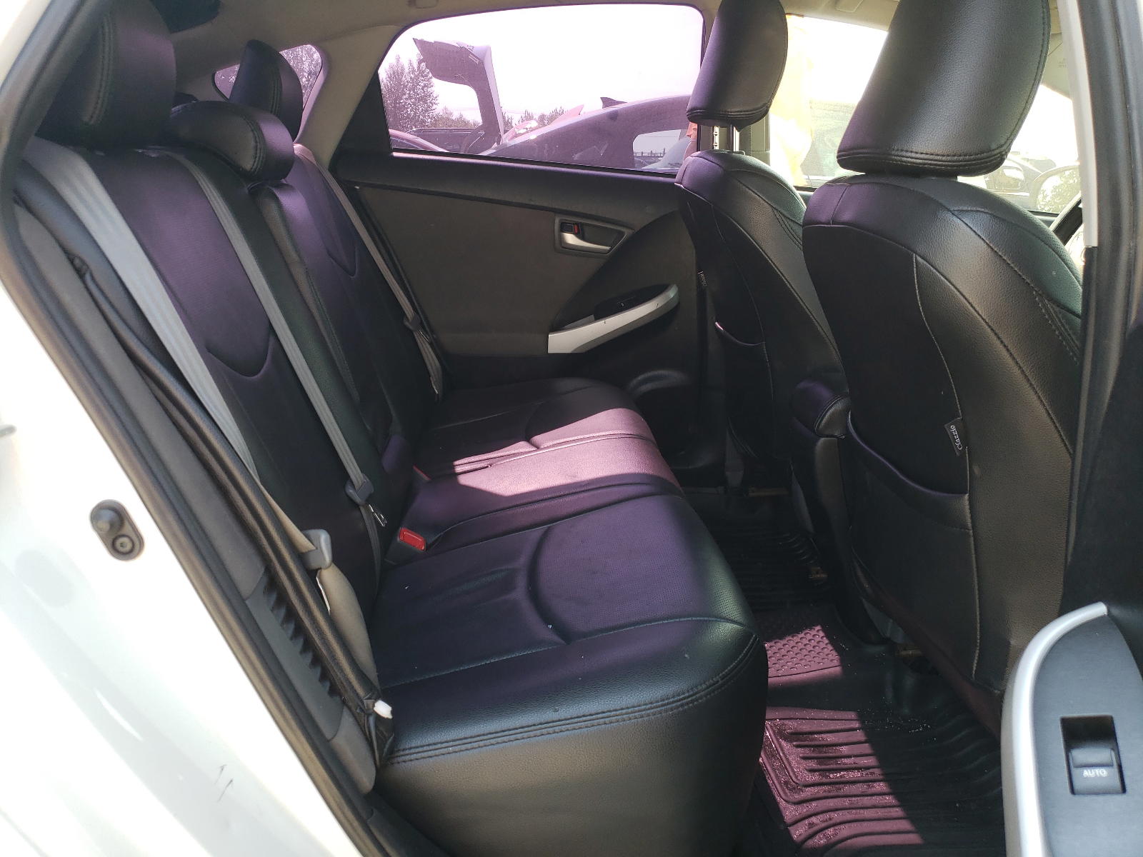 Photo 6 from auction – 2014 TOYOTA PRIUS with VIN JTDKN3DU1E1741042