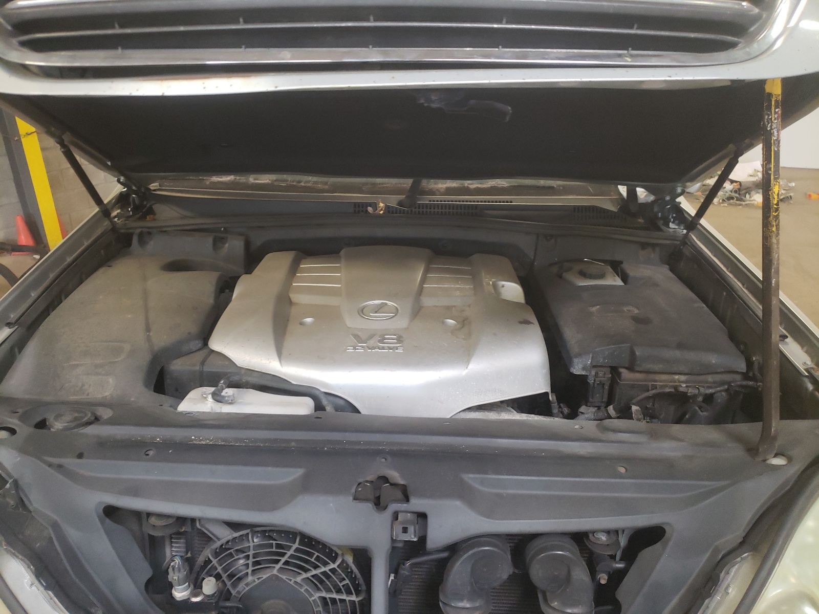 Photo 7 from auction – 2004 LEXUS GX 470 with VIN JTJBT20X440061492