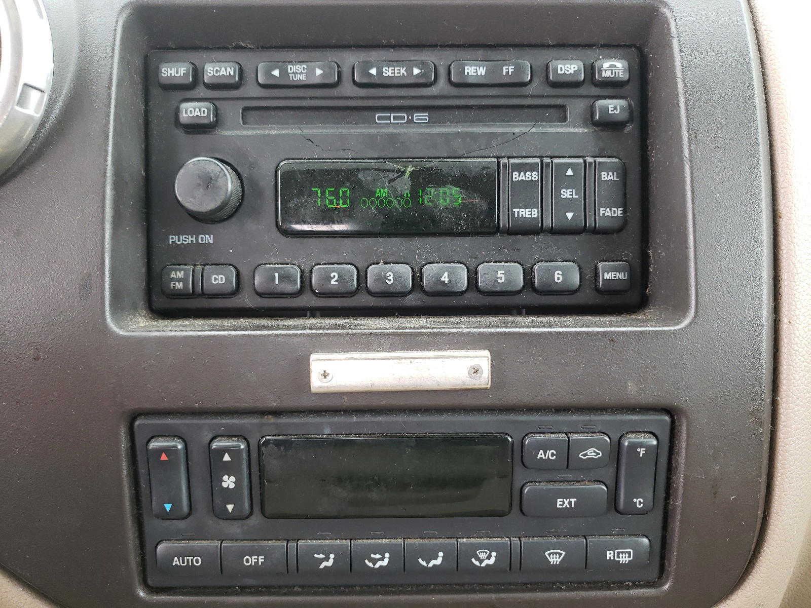 Photo 9 from auction – 2003 FORD EXPEDITION with VIN 1FMFU17L13LB62285