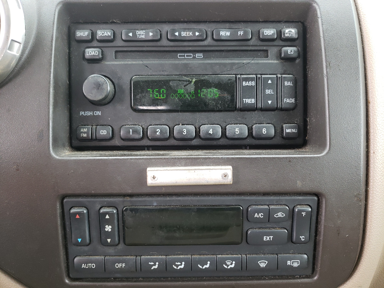 Zdjęcie 9 z aukcji – 2003 FORD EXPEDITION z VIN 1FMFU17L13LB62285