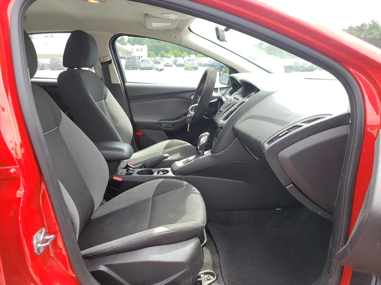 Photo 5 from auction – 2014 FORD FOCUS SE with VIN 1FADP3K21EL409018