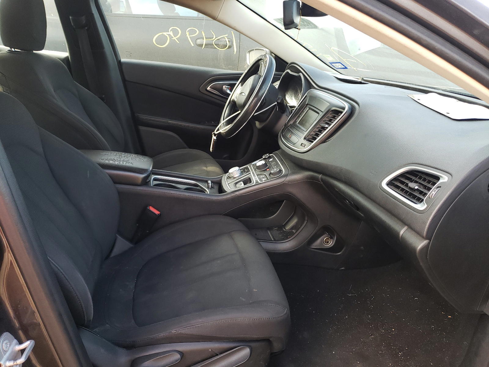 Photo 5 from auction – 2016 CHRYSLER 200 LIMITE with VIN 1C3CCCAB1GN117450