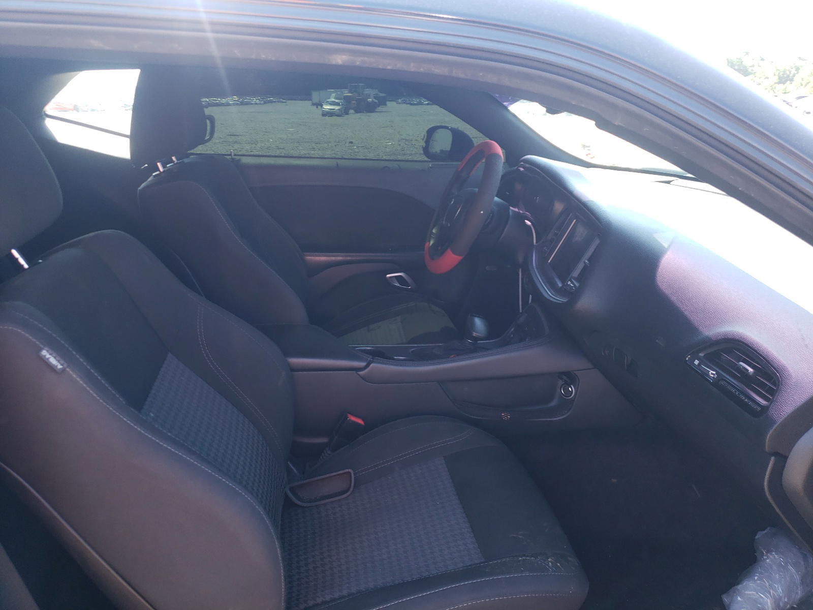 Photo 5 from auction – 2016 DODGE CHALLENGER with VIN 2C3CDZBT7GH114343