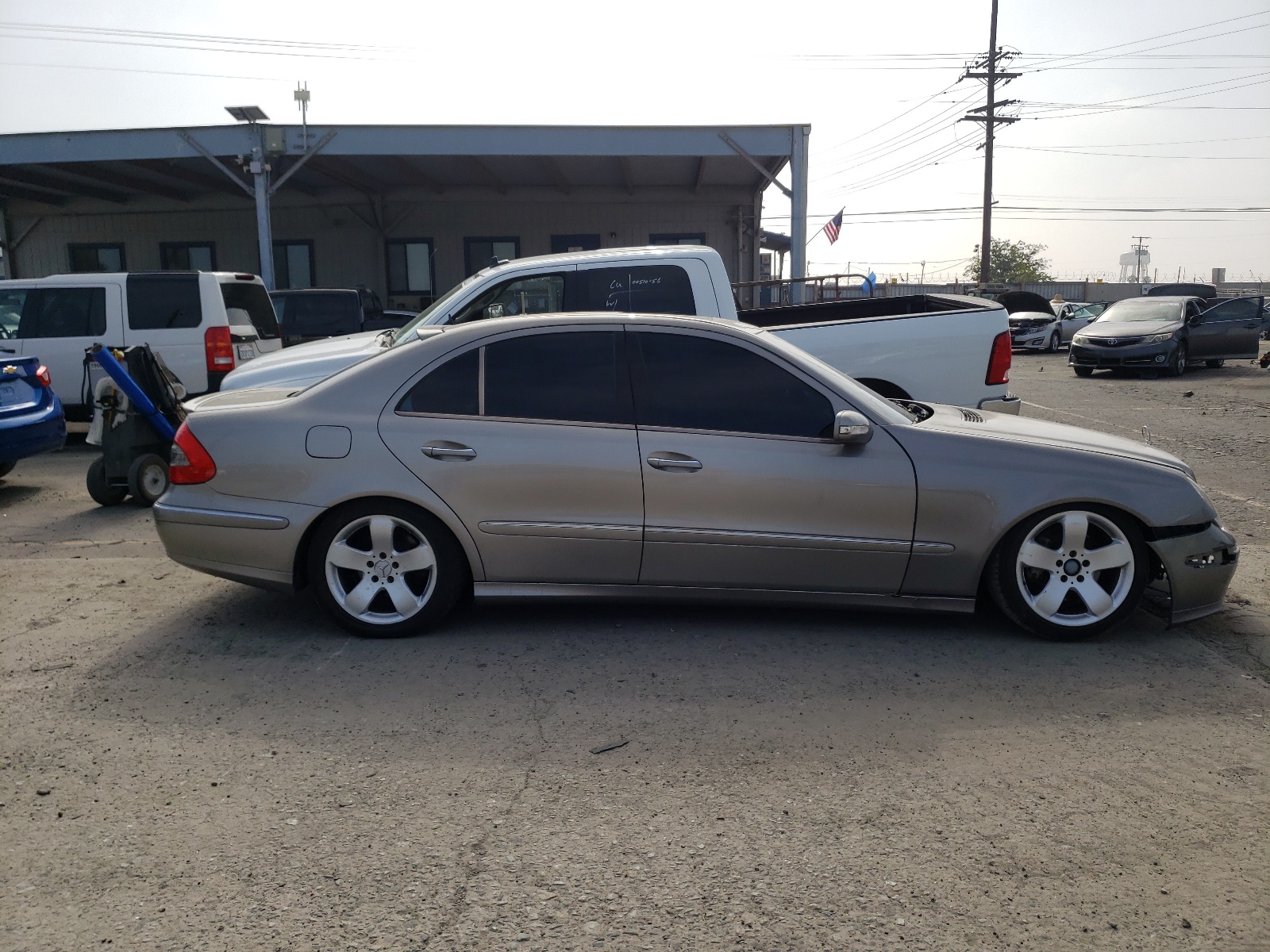 Photo 9 from auction – 2005 MERCEDES-BENZ E 500 with VIN WDBUF70J05A614662