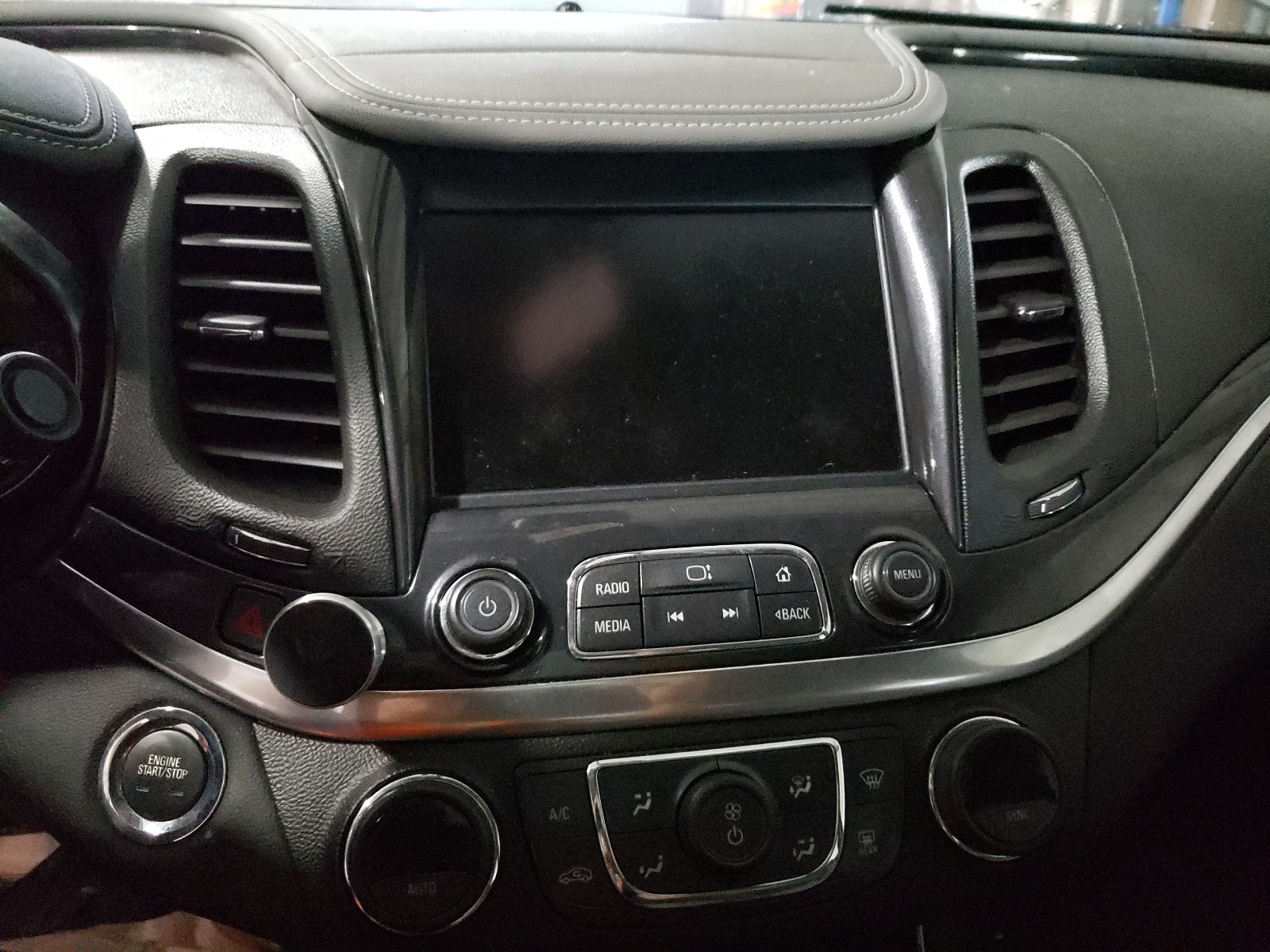 Photo 9 from auction – 2018 CHEVROLET IMPALA LT with VIN 2G1105S31J9109091