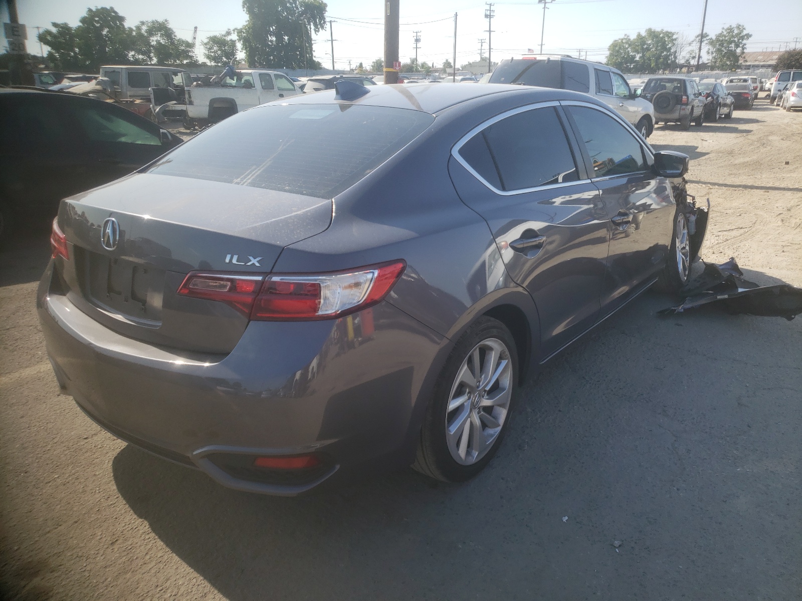 Photo 4 from auction – 2017 ACURA ILX PREMIU with VIN 19UDE2F7XHA002638