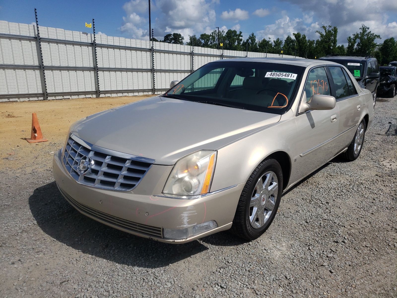 Photo 2 from auction – 2007 CADILLAC DTS with VIN 1G6KD57Y77U208548
