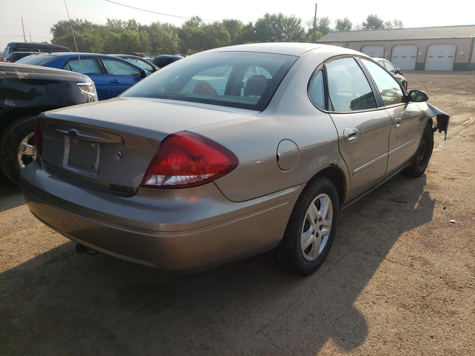 Photo 4 from auction – 2004 FORD TAURUS SE with VIN 1FAFP53254G147966
