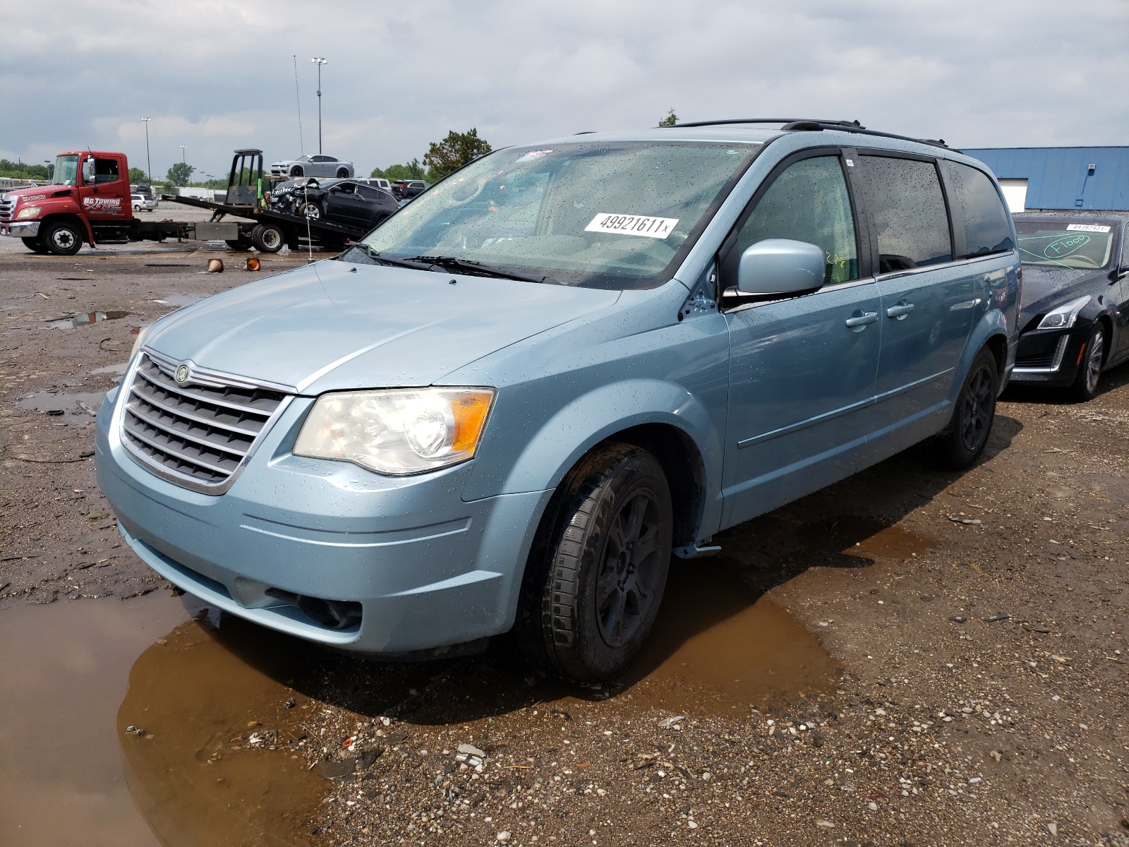 Photo 2 from auction – 2008 CHRYSLER TOWN & COU with VIN 2A8HR54P78R745044